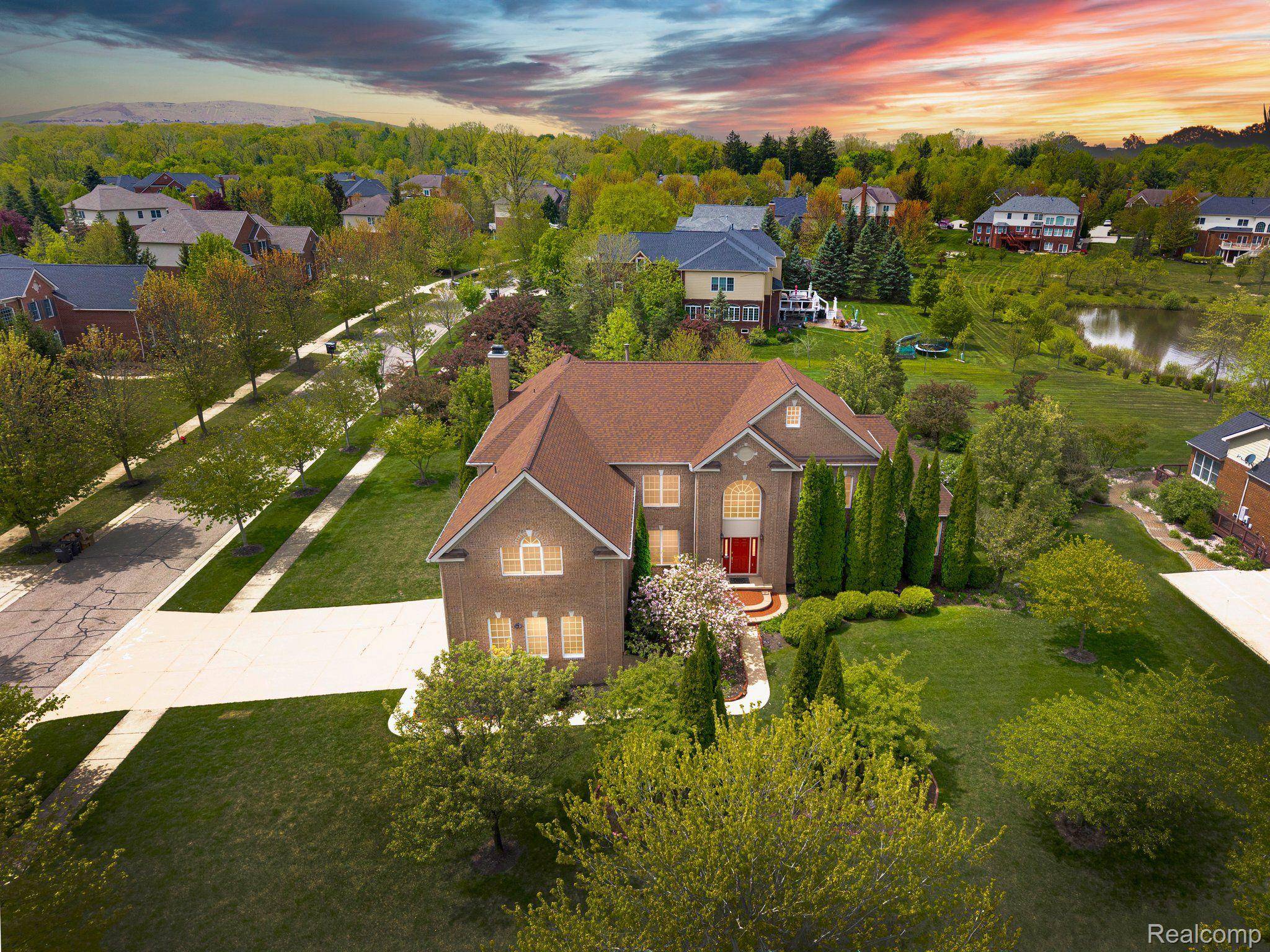 Northville, MI 48168,18937 HEATHER RIDGE DR