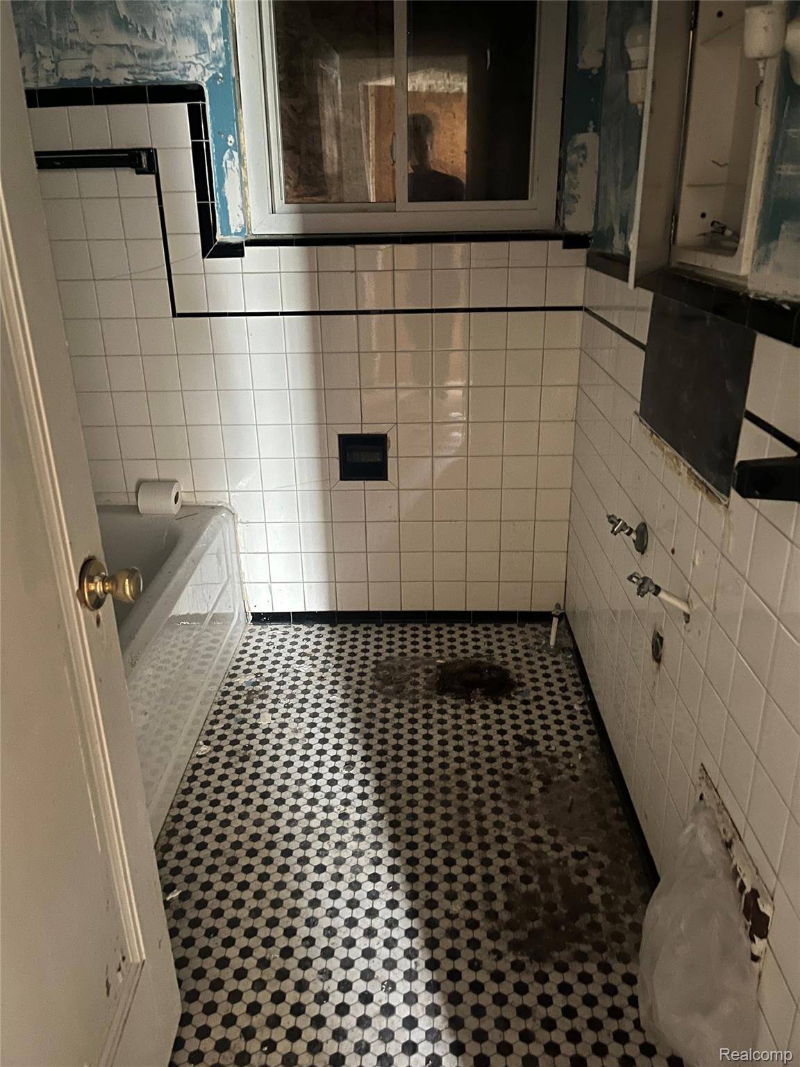 Detroit, MI 48224,9803 Nottingham RD