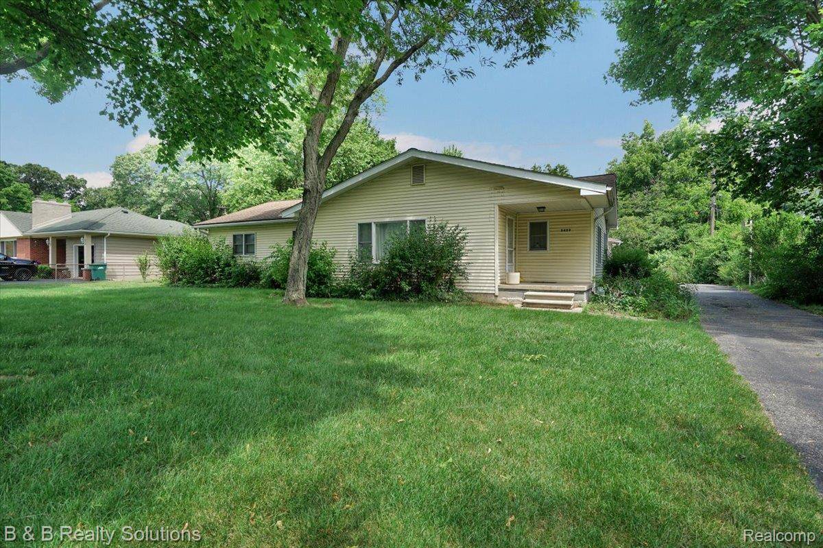 Auburn Hills, MI 48326,3423 Nichols RD