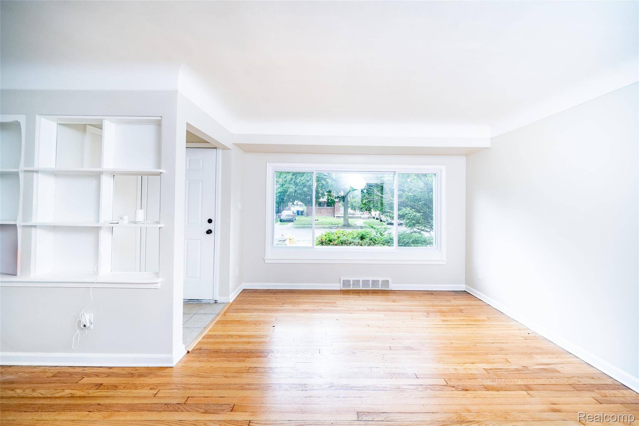 Detroit, MI 48219,18660 CODDING ST