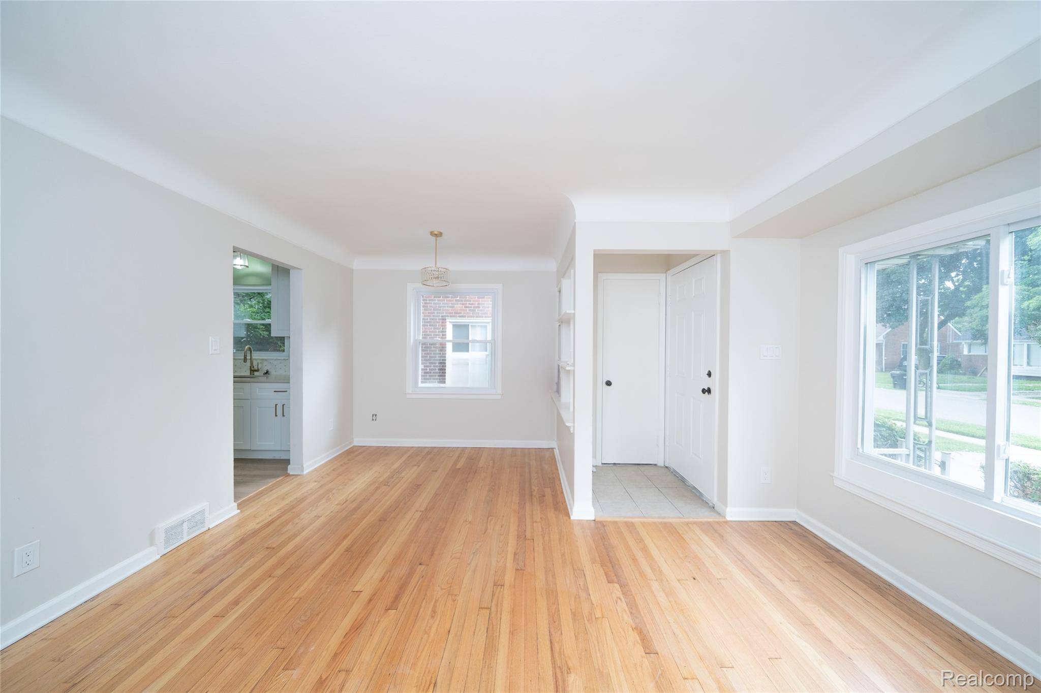 Detroit, MI 48219,18660 CODDING ST