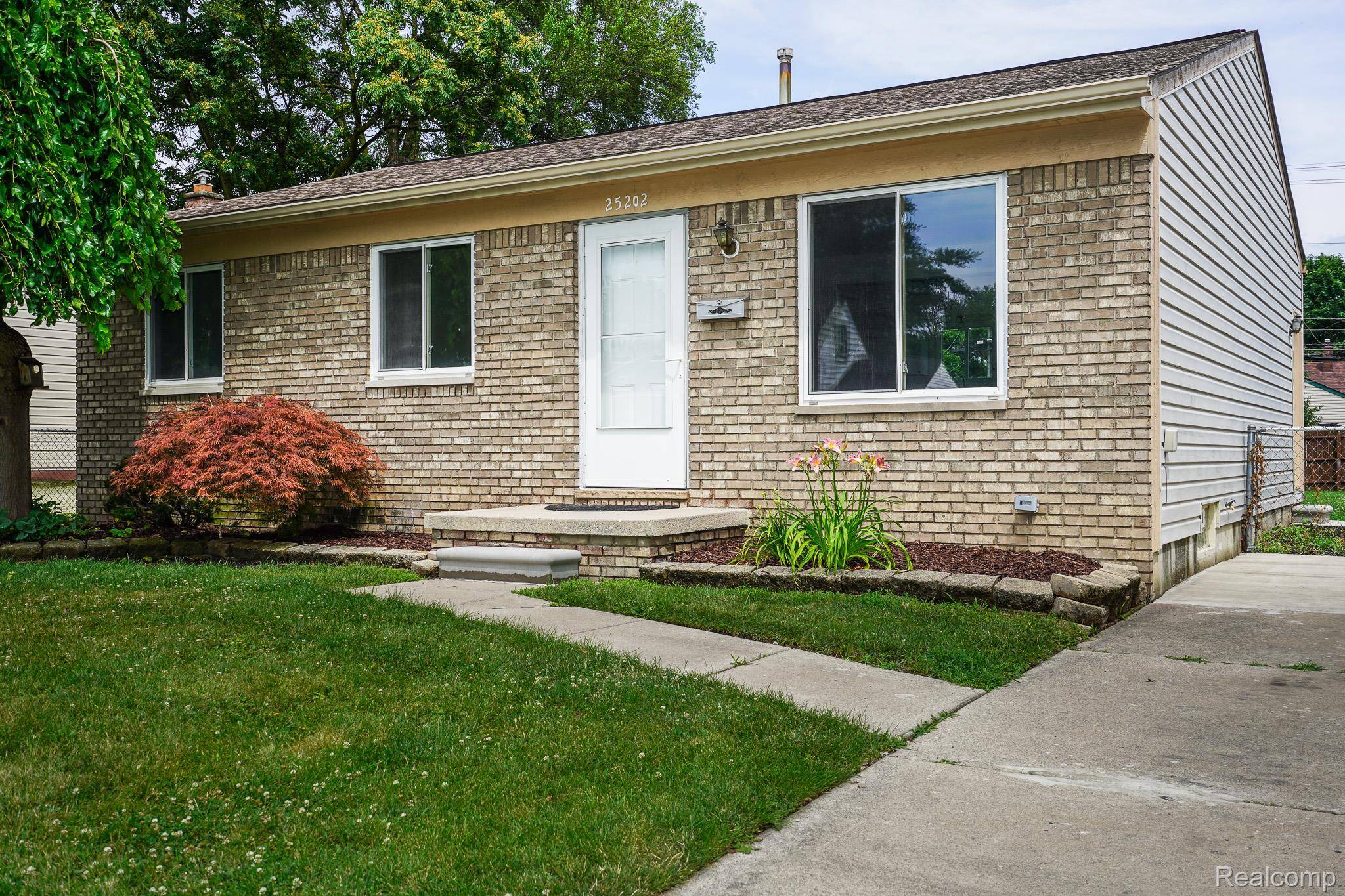 Roseville, MI 48066,25202 Packard ST