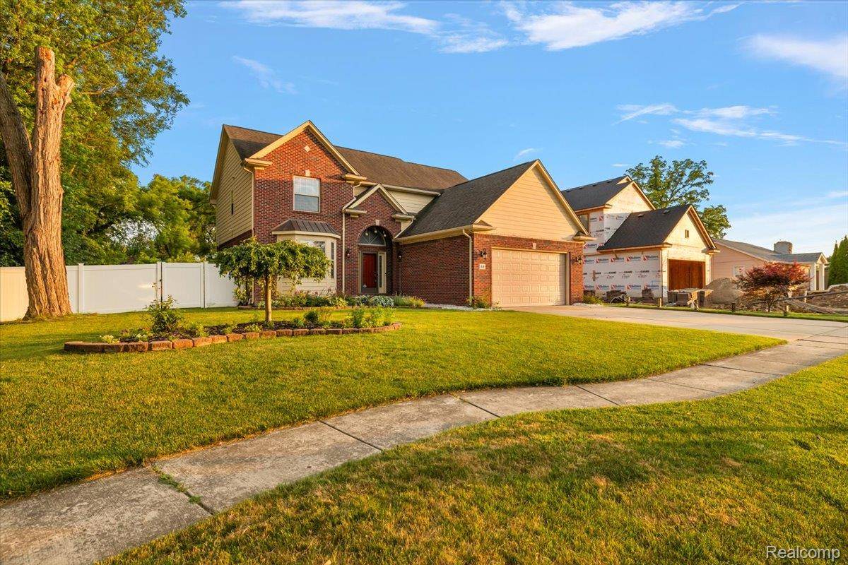 Troy, MI 48083,48 Starr DR