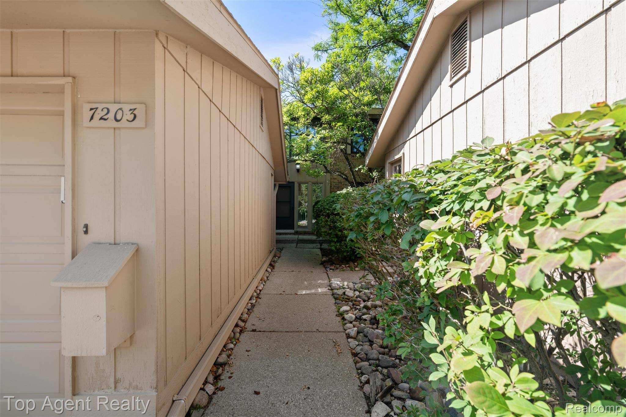 West Bloomfield, MI 48322,7203 Pebble Park DR #125