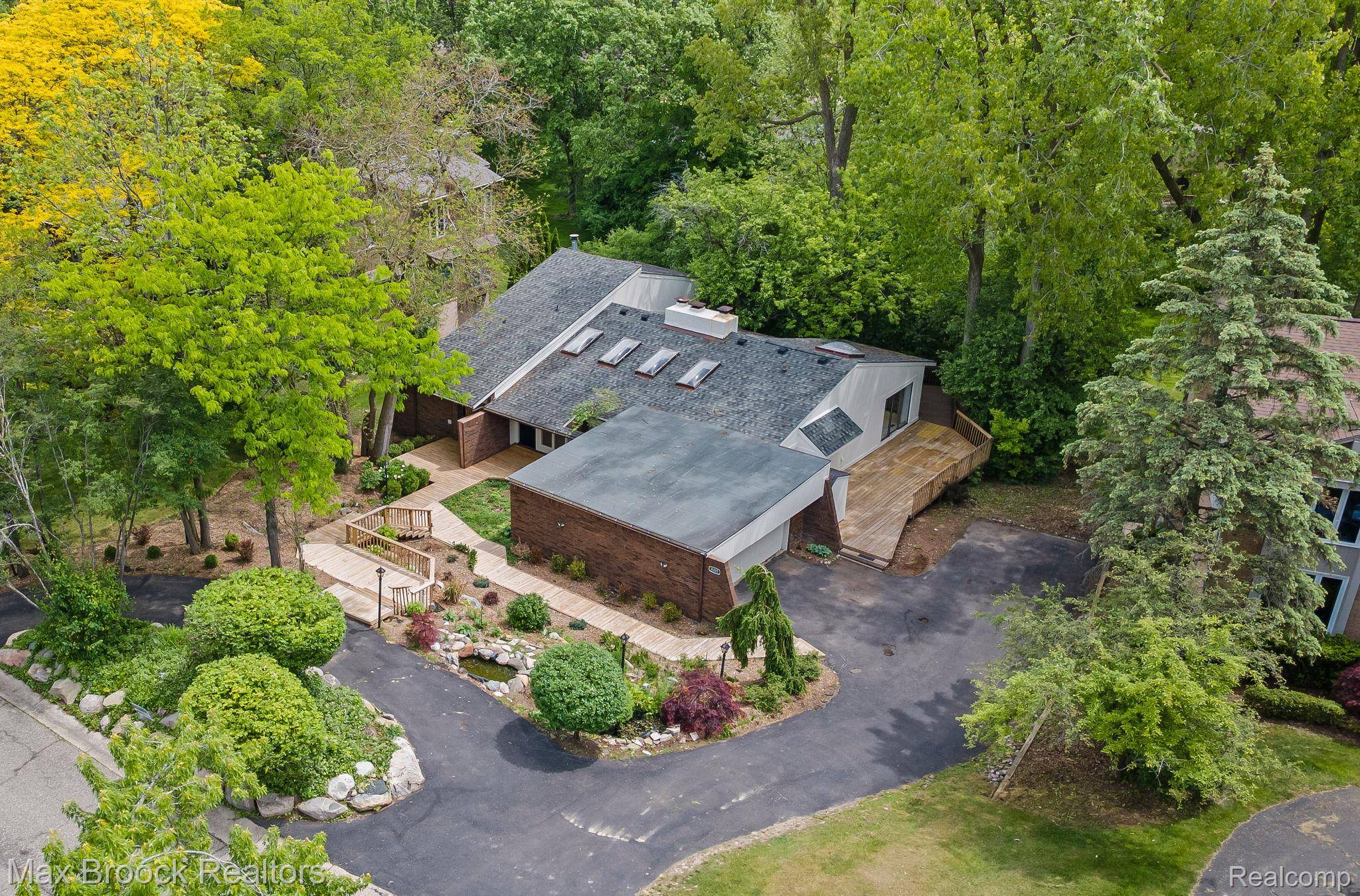 Bloomfield Hills, MI 48302,4355 Middleton DR