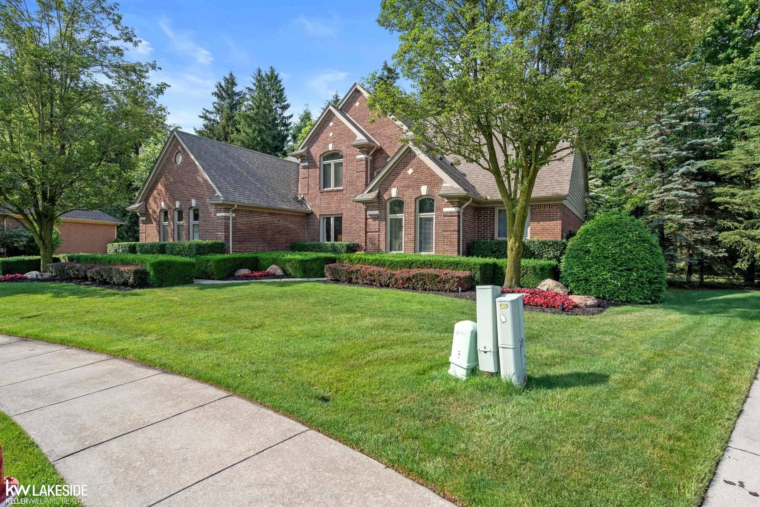 Shelby Twp, MI 48315,11357 Embassy CT