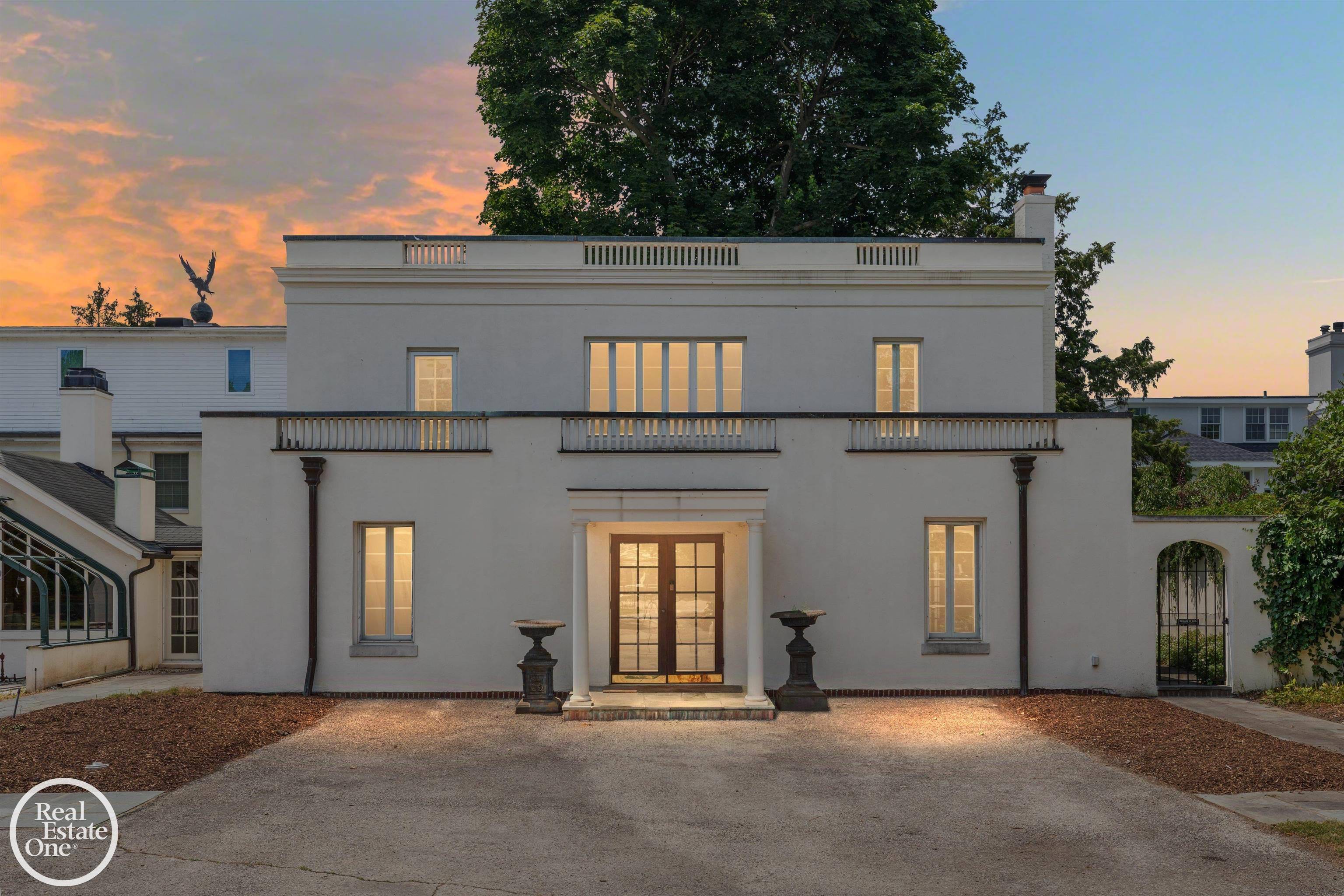 Grosse Pointe, MI 48230,277 Lincoln RD