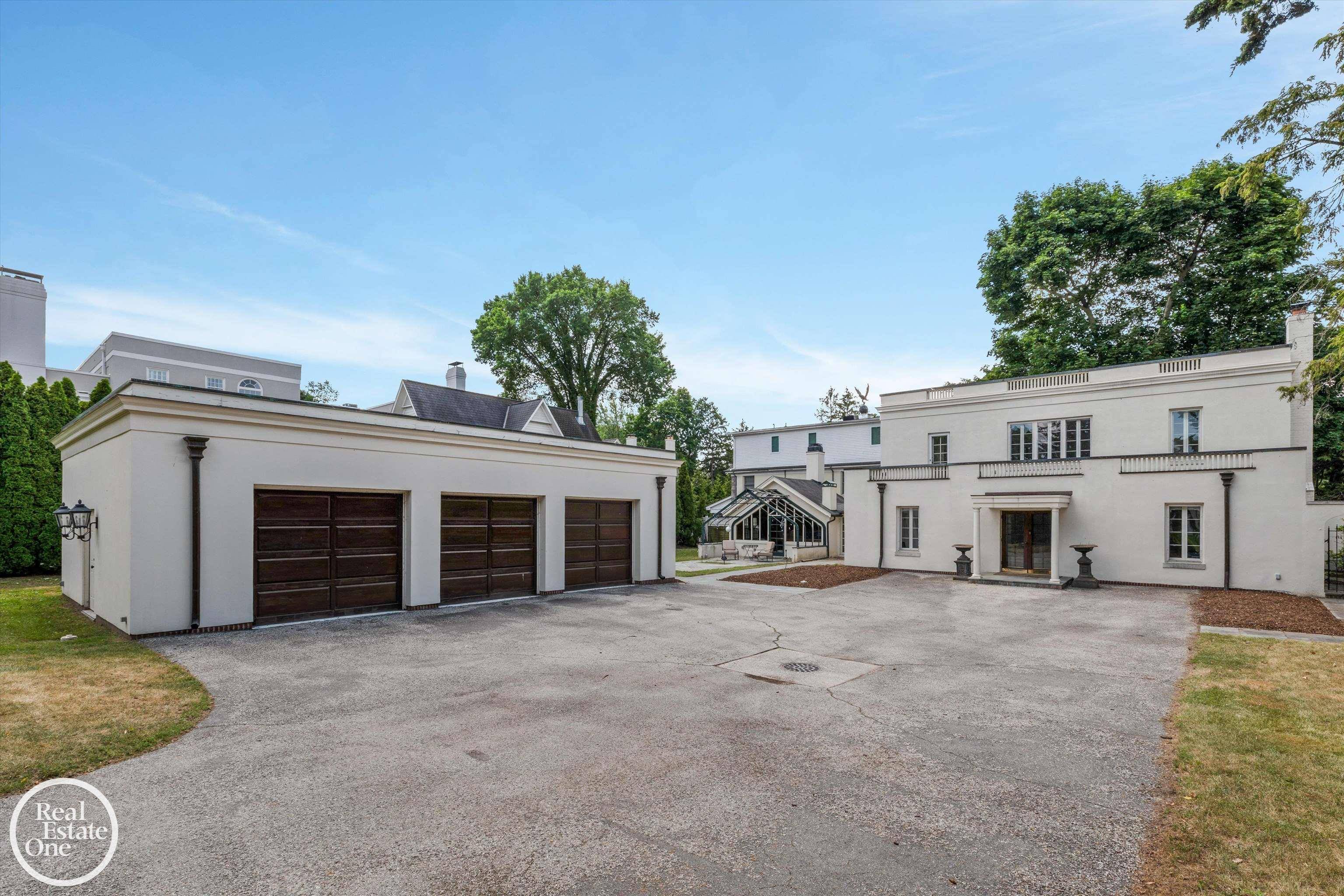 Grosse Pointe, MI 48230,277 Lincoln RD