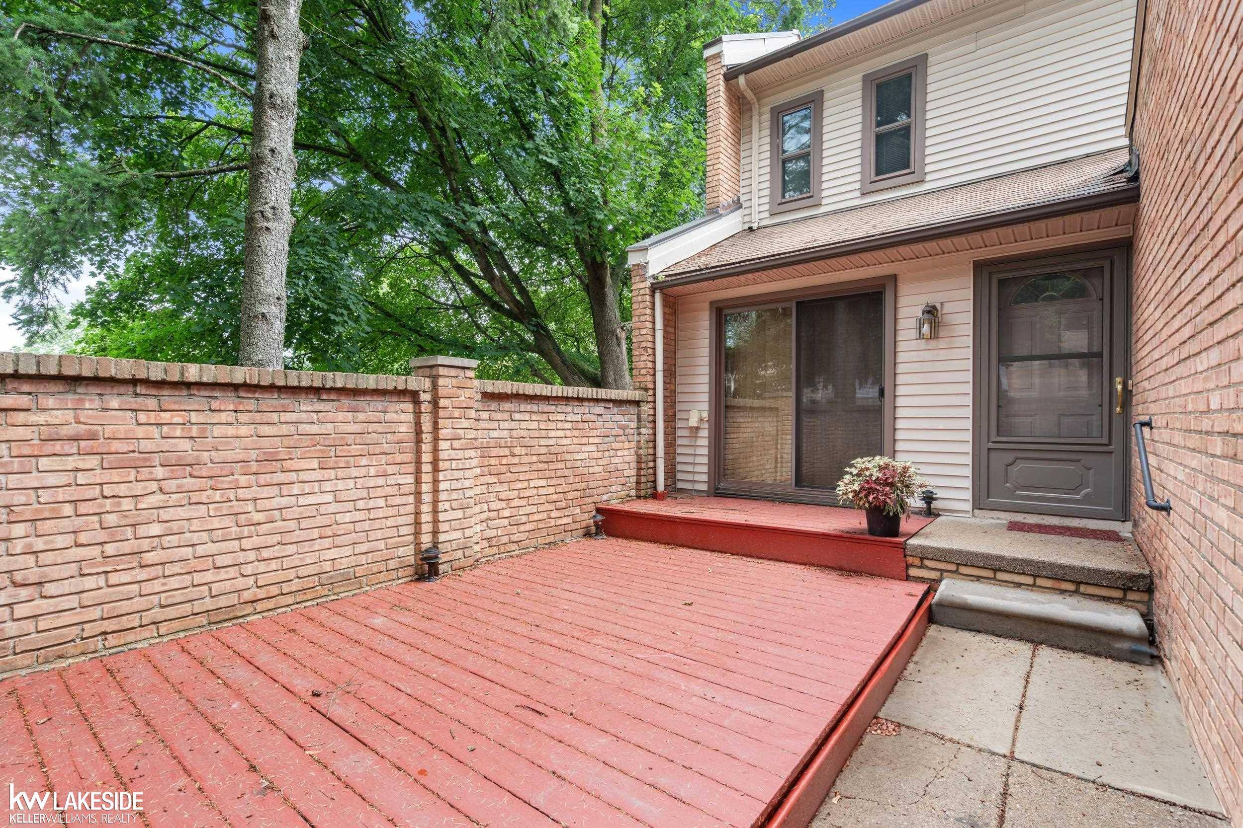 Rochester Hills, MI 48307,368 Willow Grove LN