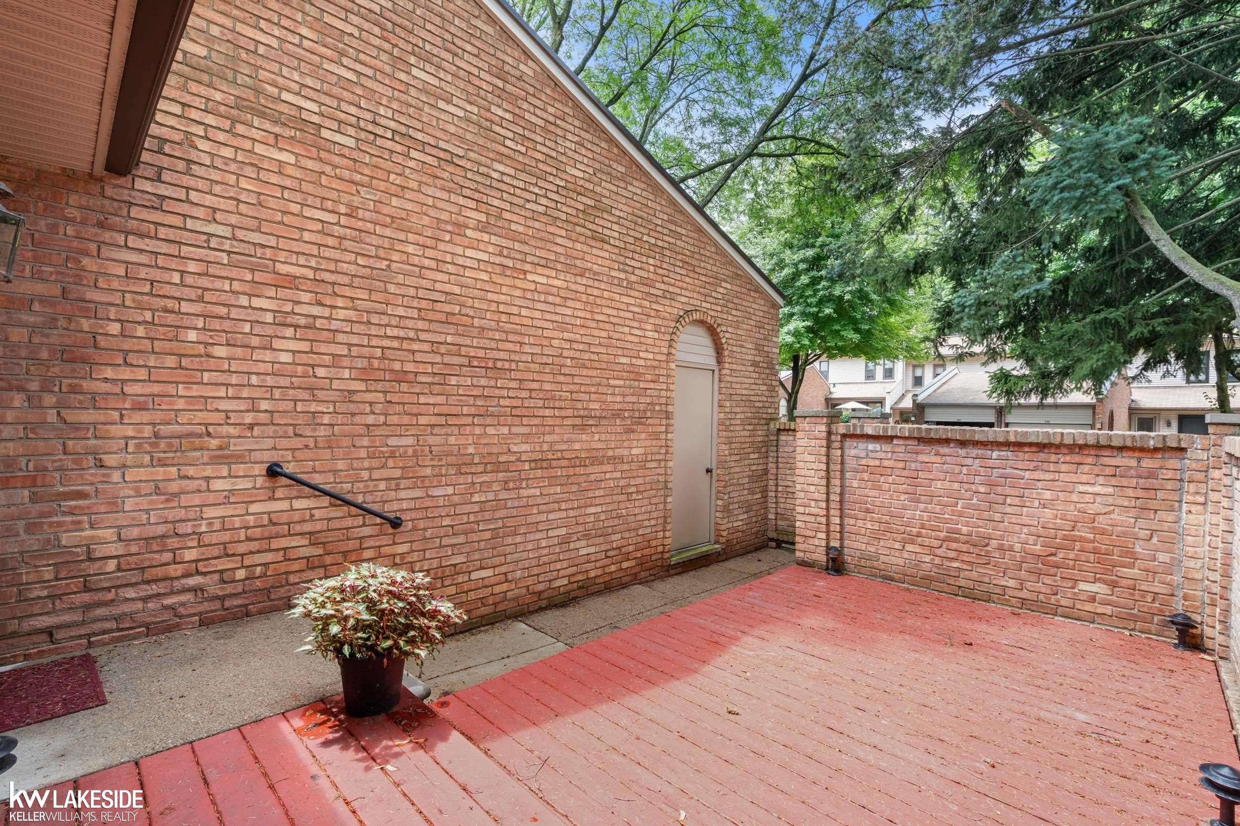 Rochester Hills, MI 48307,368 Willow Grove LN