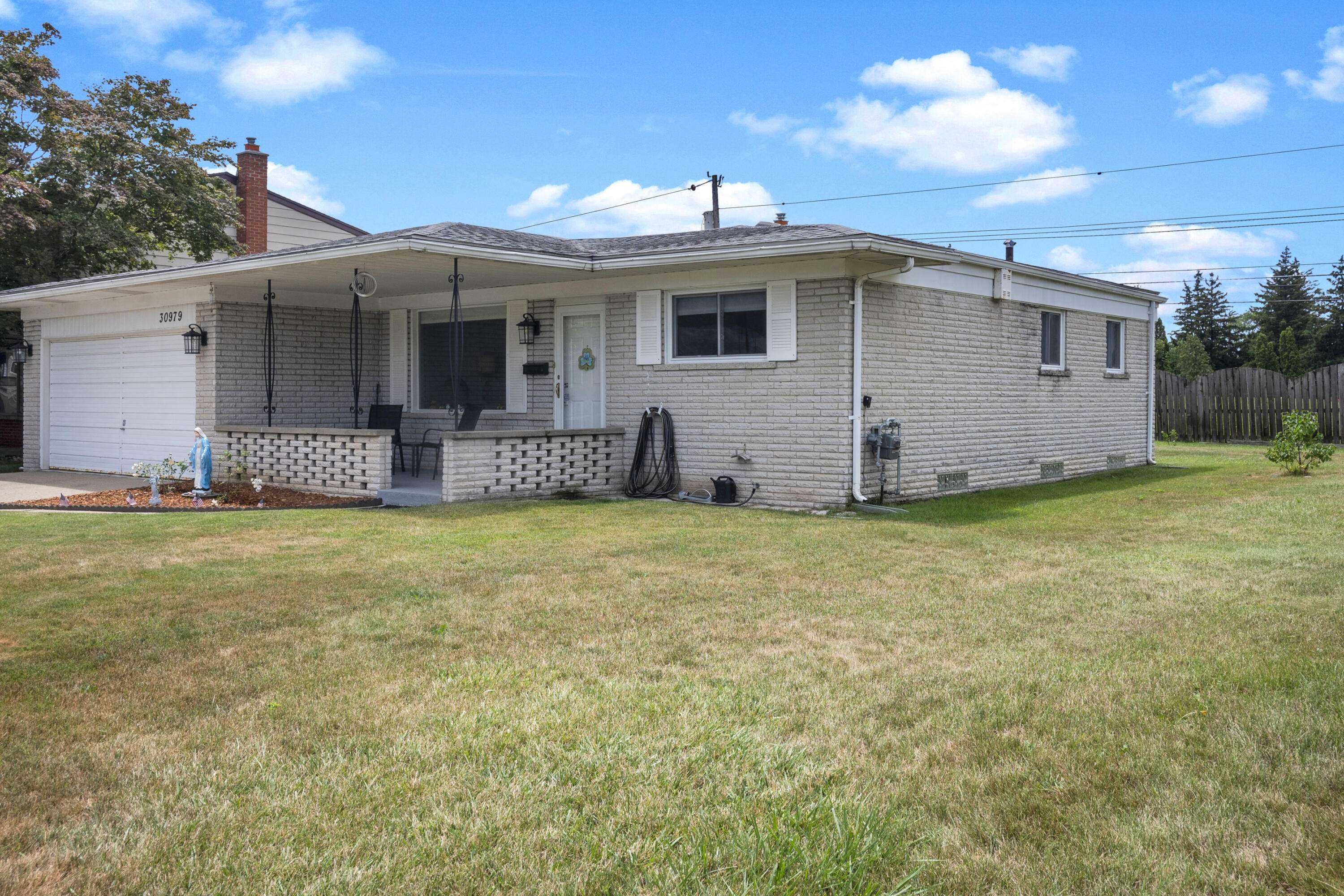 Warren, MI 48092,30979 Boewe DR