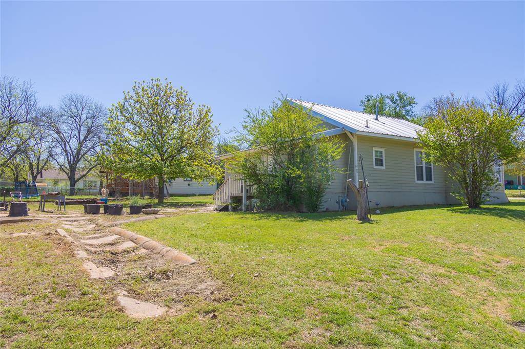De Leon, TX 76444,601 E Ross Avenue