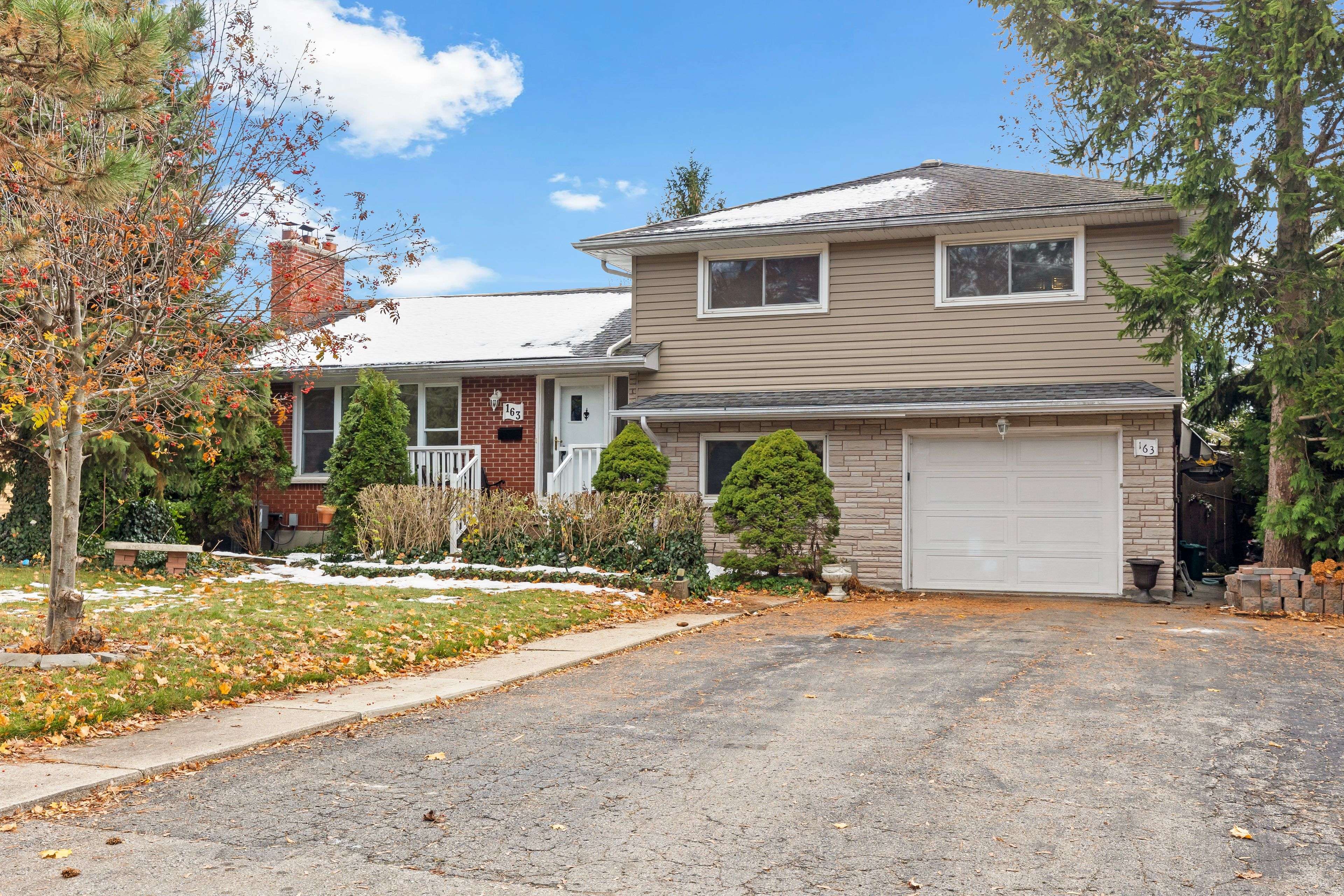 London South, ON N6J 1T7,163 Centre ST W