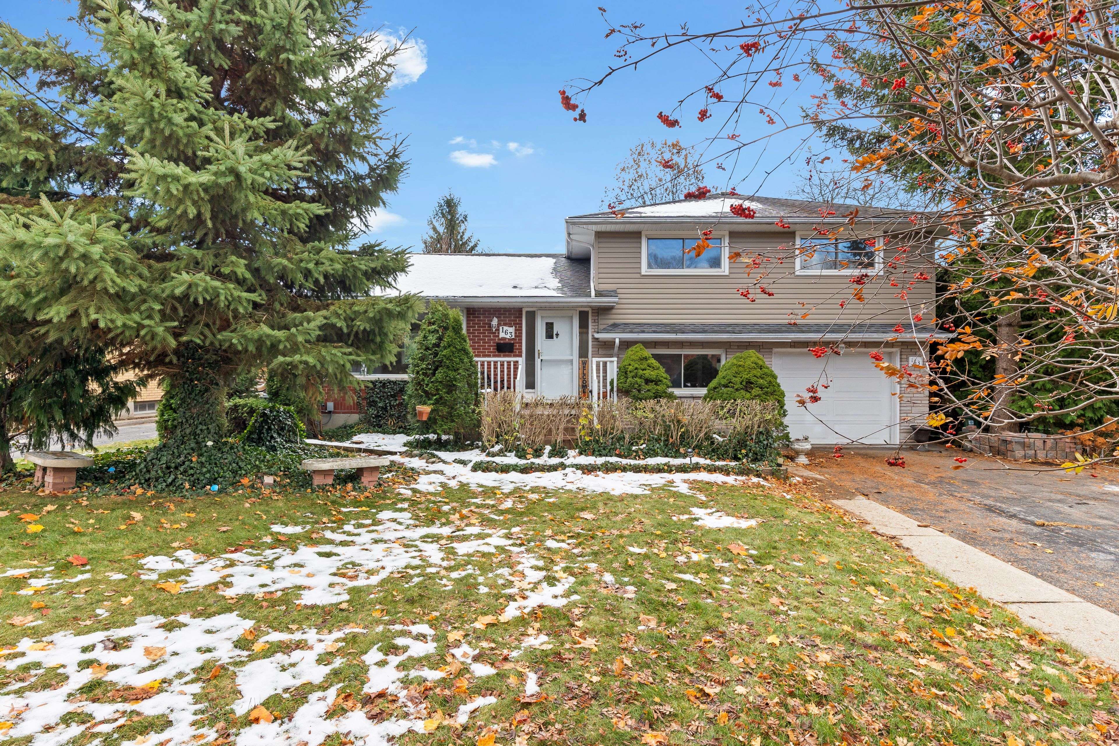 London South, ON N6J 1T7,163 Centre ST W