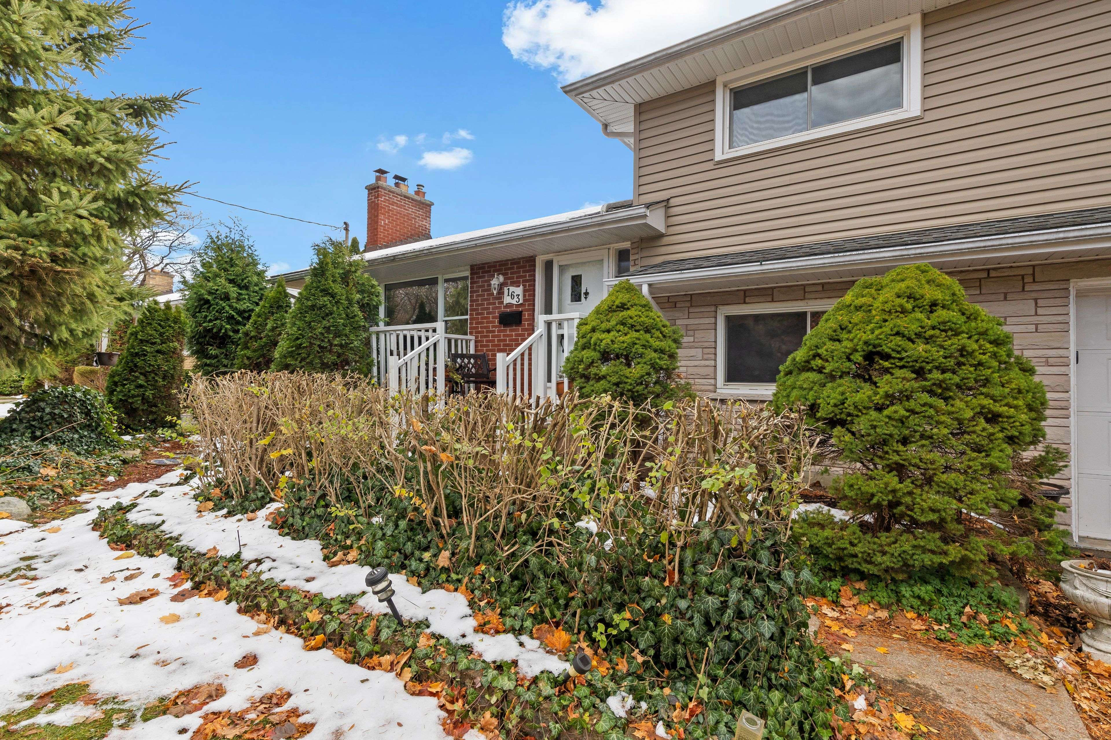 London South, ON N6J 1T7,163 Centre ST W