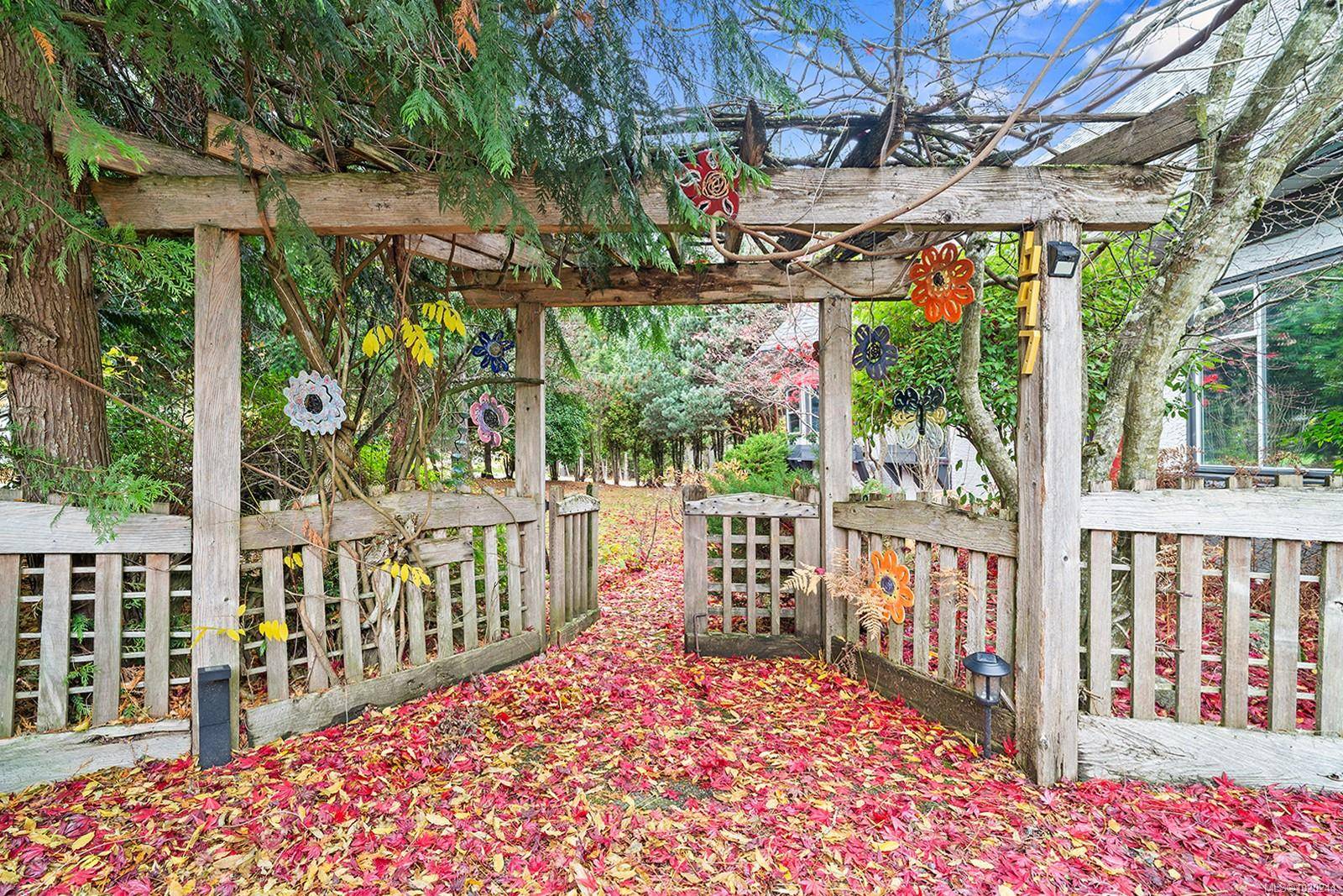 Qualicum Beach, BC V9K 1A8,647 Tamarack Dr