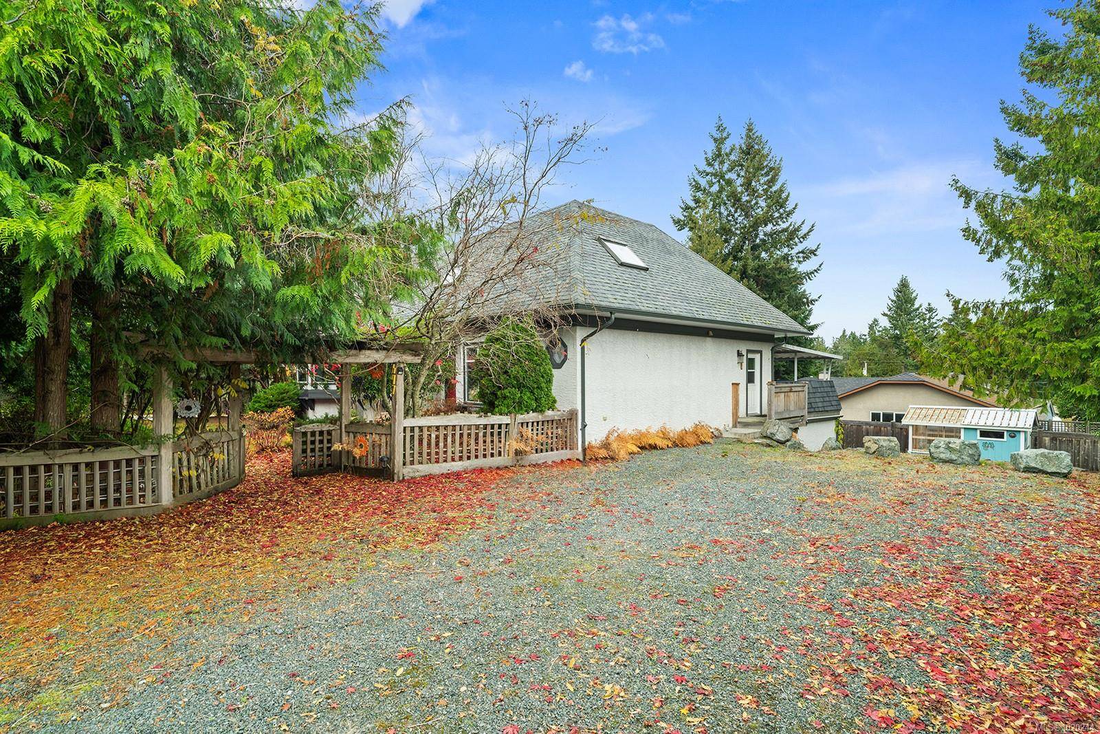 Qualicum Beach, BC V9K 1A8,647 Tamarack Dr