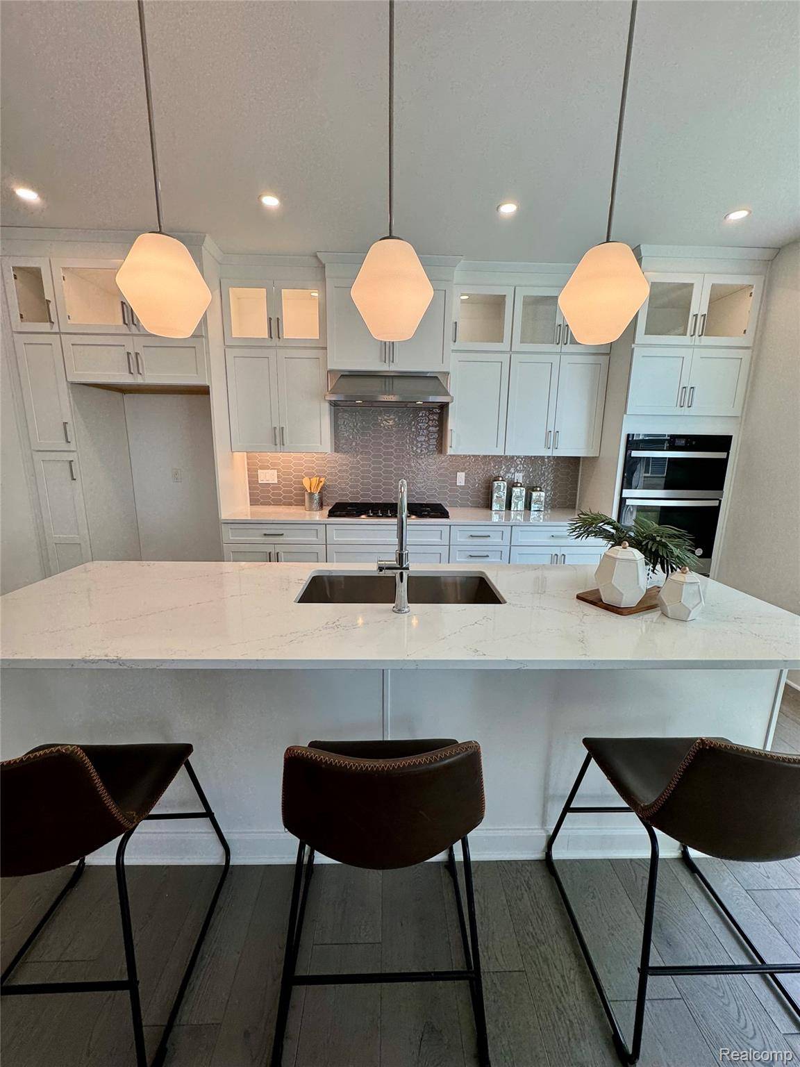 West Bloomfield, MI 48322,7687 LARCHWOOD DR