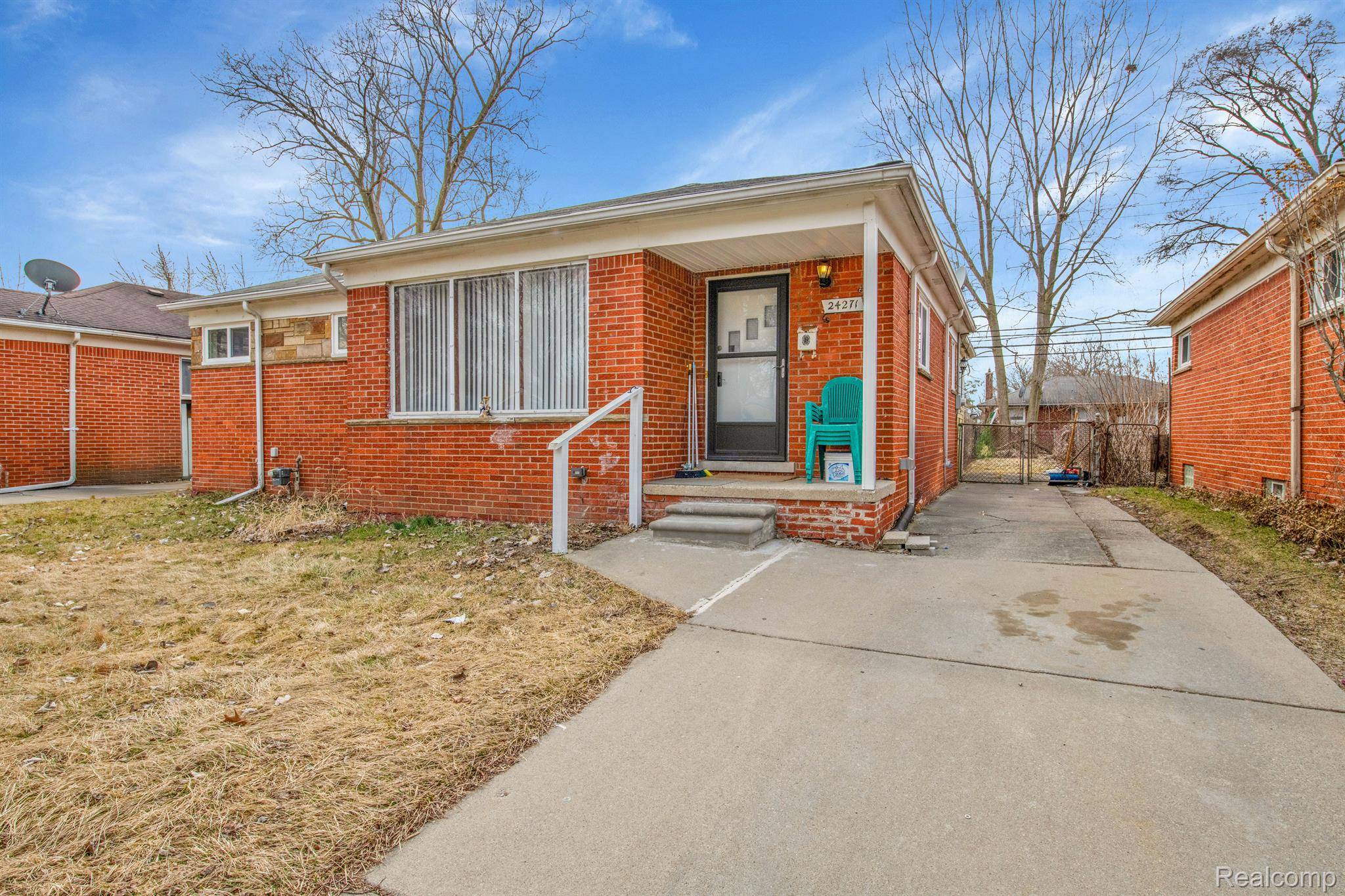 Oak Park, MI 48237,24271 SCOTIA RD