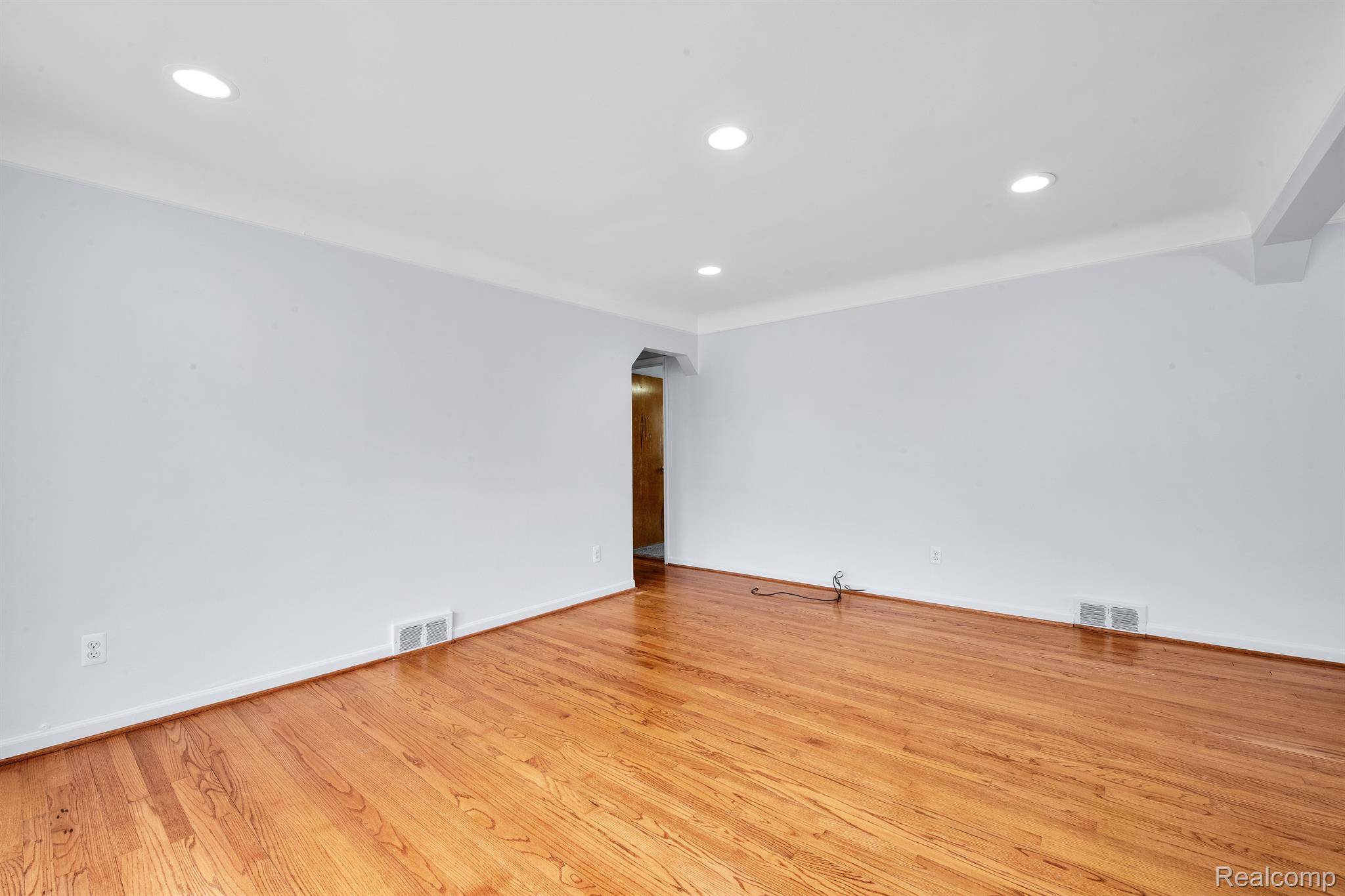 Oak Park, MI 48237,24271 SCOTIA RD