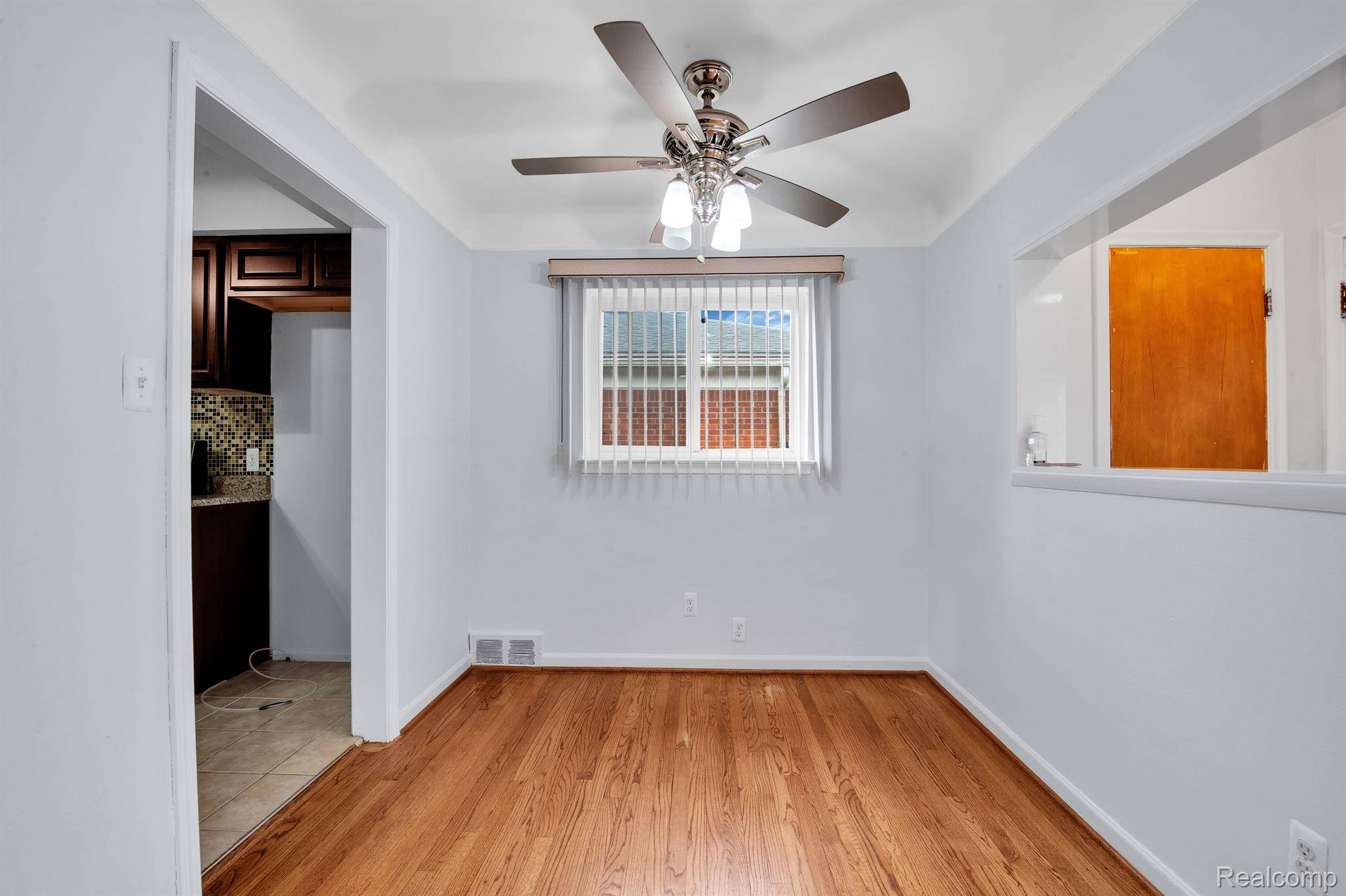 Oak Park, MI 48237,24271 SCOTIA RD