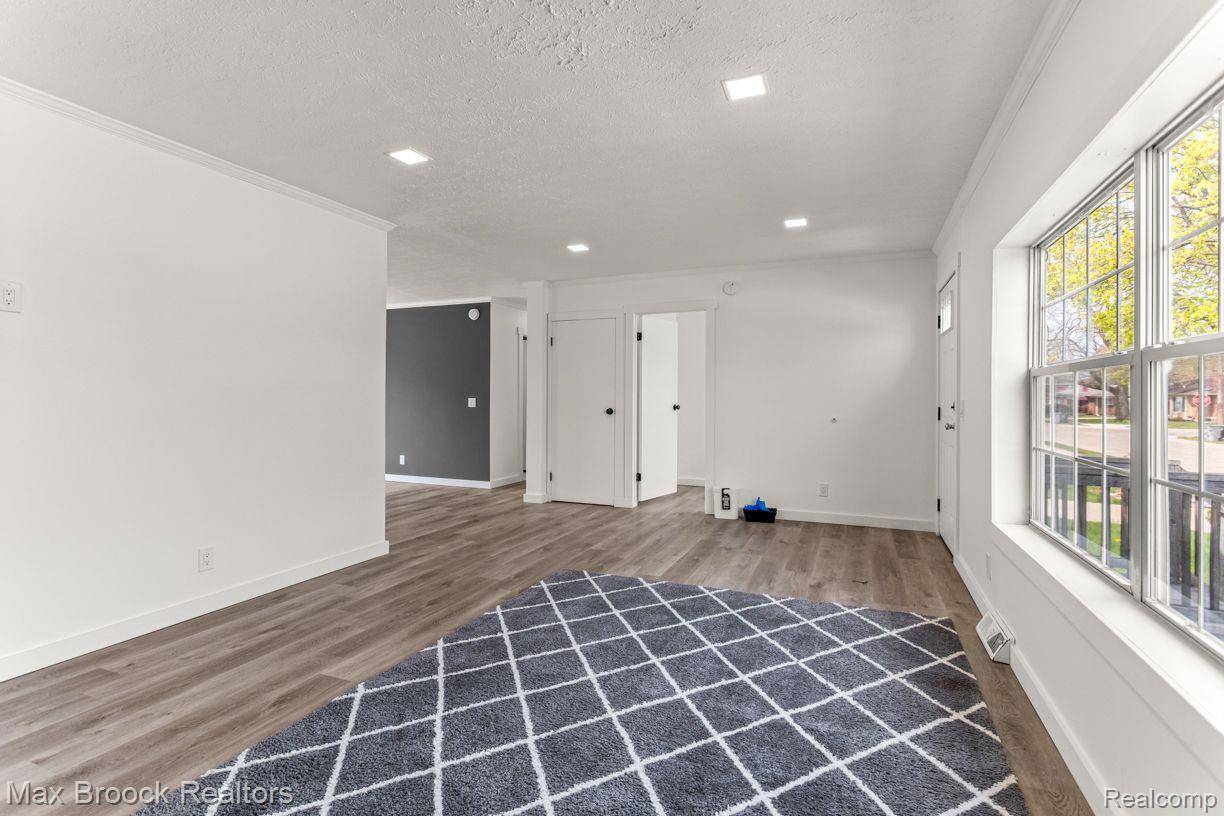 Hazel Park, MI 48030,736 E GRANET AVE