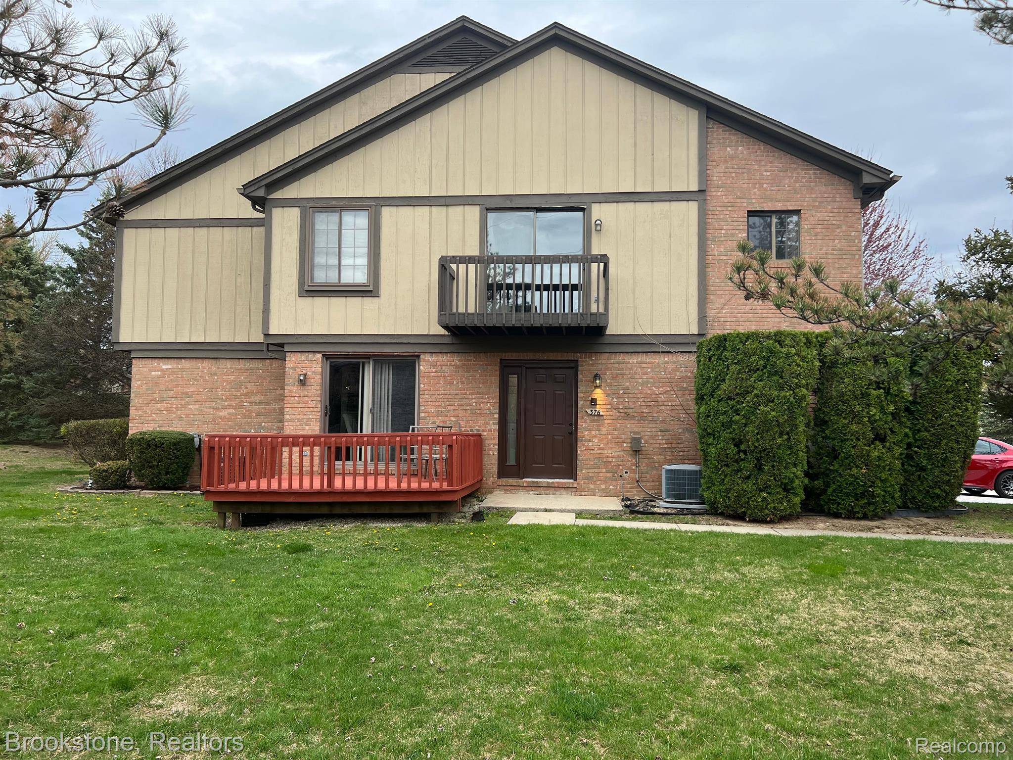 Rochester Hills, MI 48307,376 MEADOW BRIDGE DR