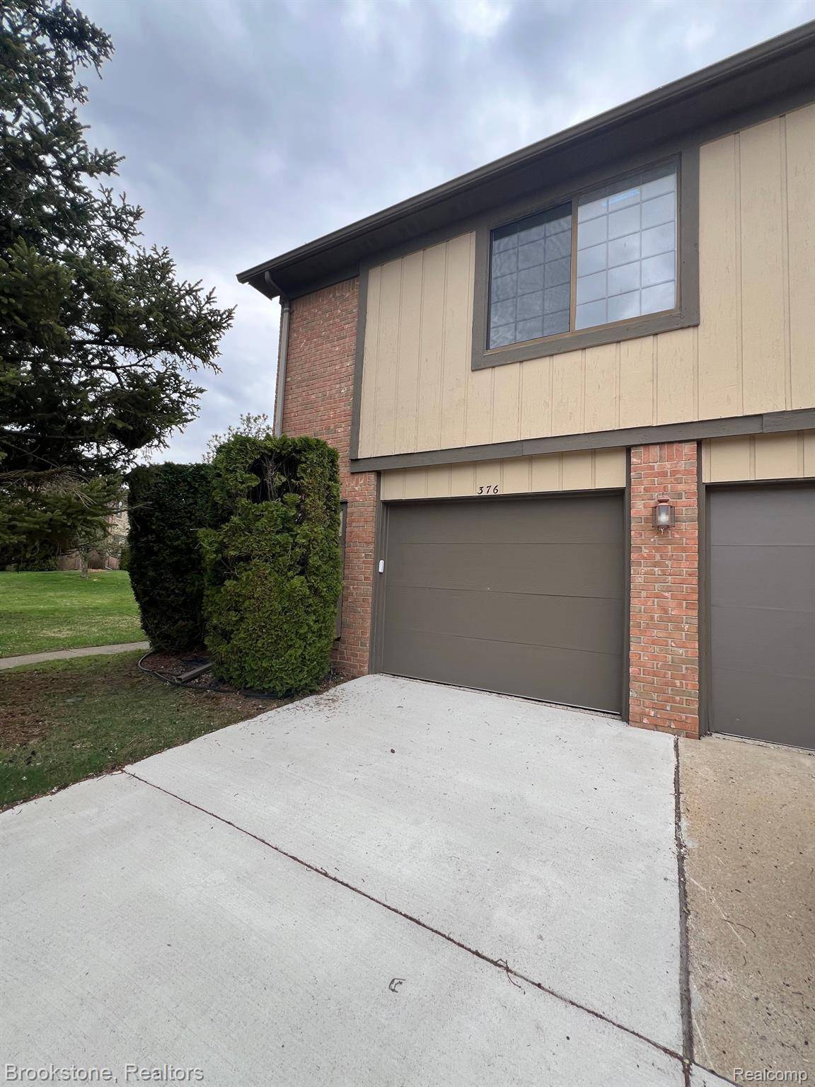 Rochester Hills, MI 48307,376 MEADOW BRIDGE DR