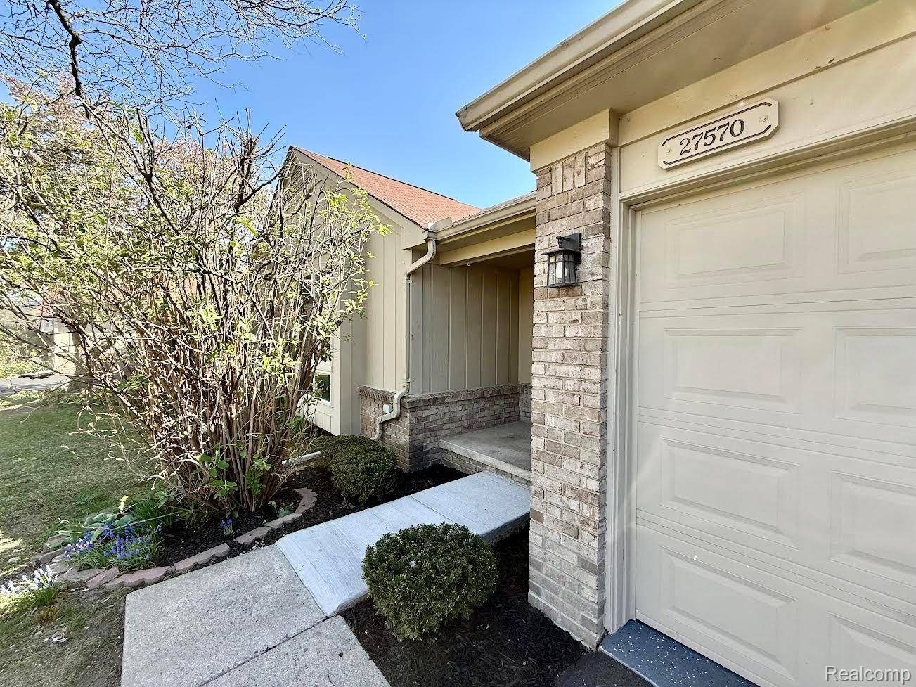Lathrup Village, MI 48076,27570 EVERGREEN RD