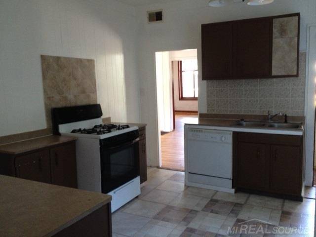 Muskegon, MI 49441,2252 Bourdon ST