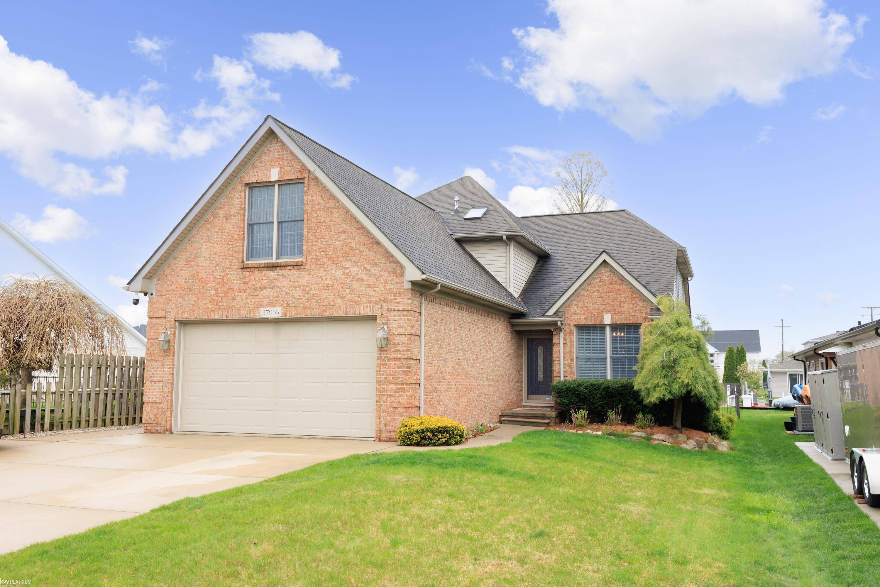 Harrison Twp, MI 48045,37965 CIRCLE DR