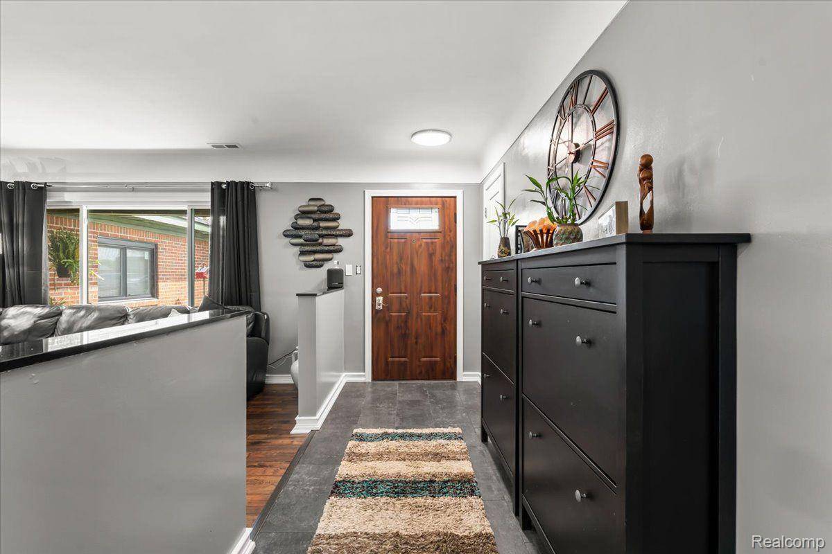 Grand Blanc, MI 48439,1075 E HILL RD