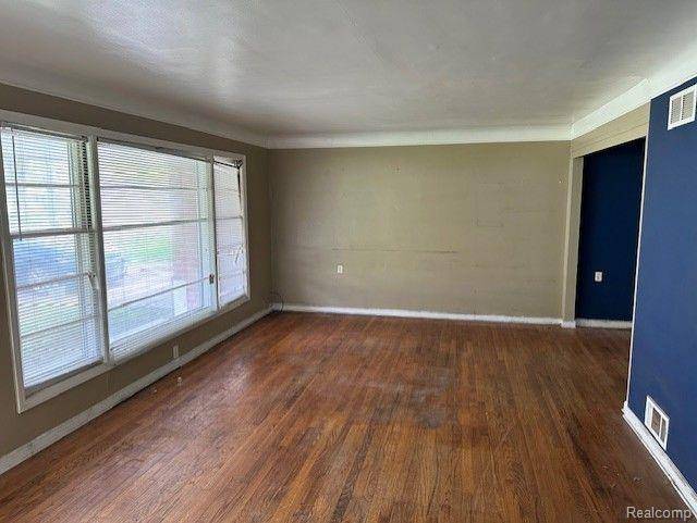 Southfield, MI 48075,21383 MADA AVE