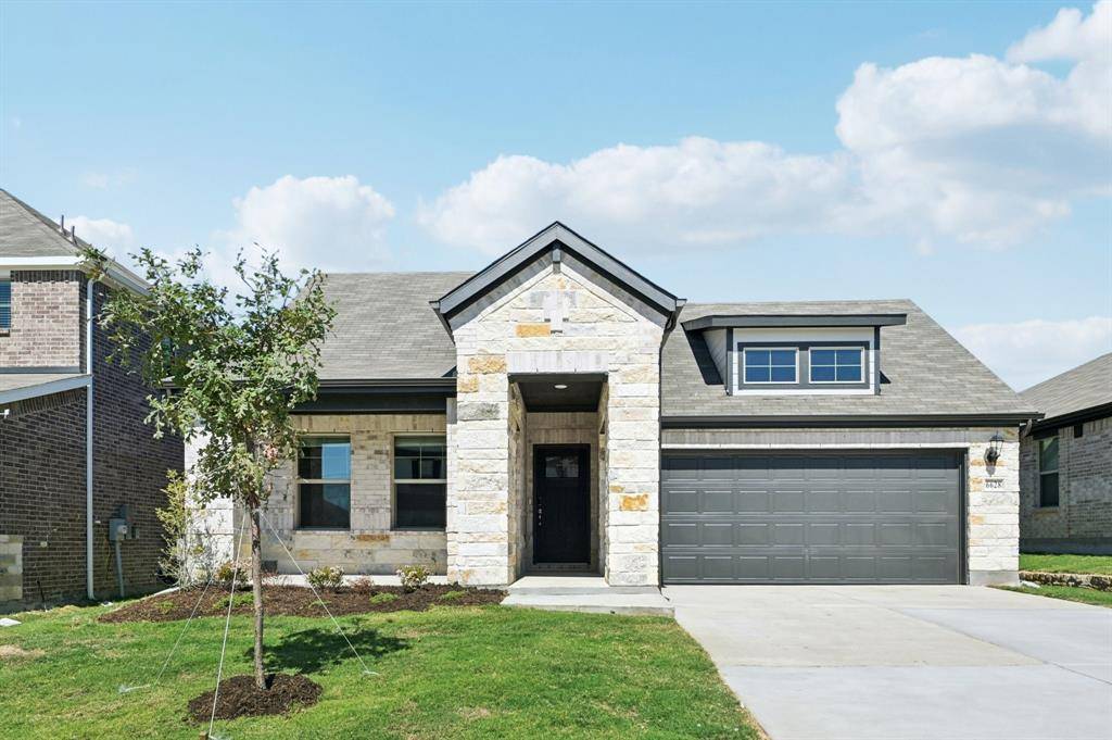 6628 Valley Lake Lane, Fort Worth, TX 76036