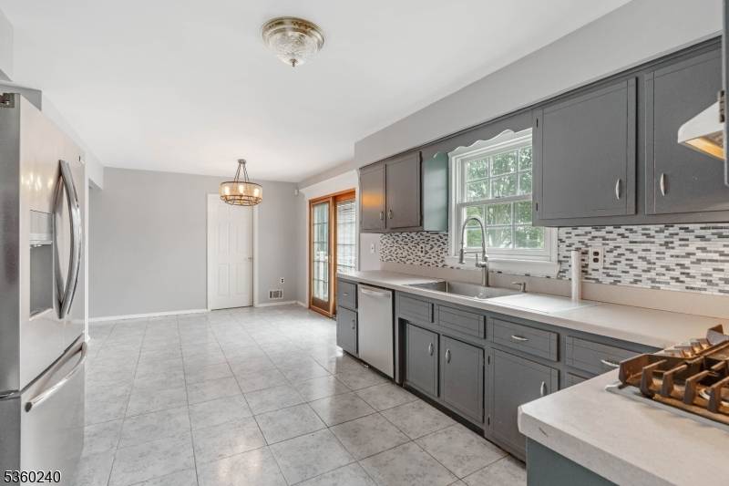 Rahway City, NJ 07065,712 Kaminski Dr