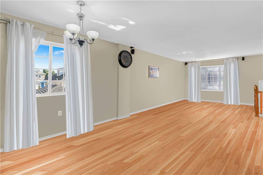 Staten  Island, NY 10304,23 Deirdre CT