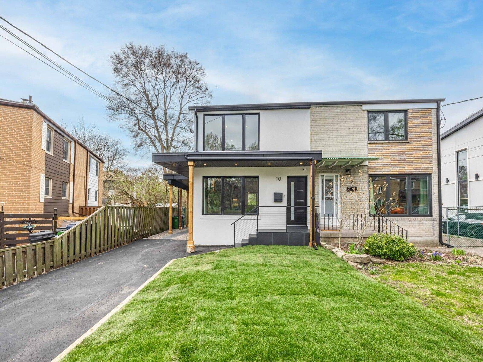 Toronto W02, ON M6S 2R2,10 Juliana CT