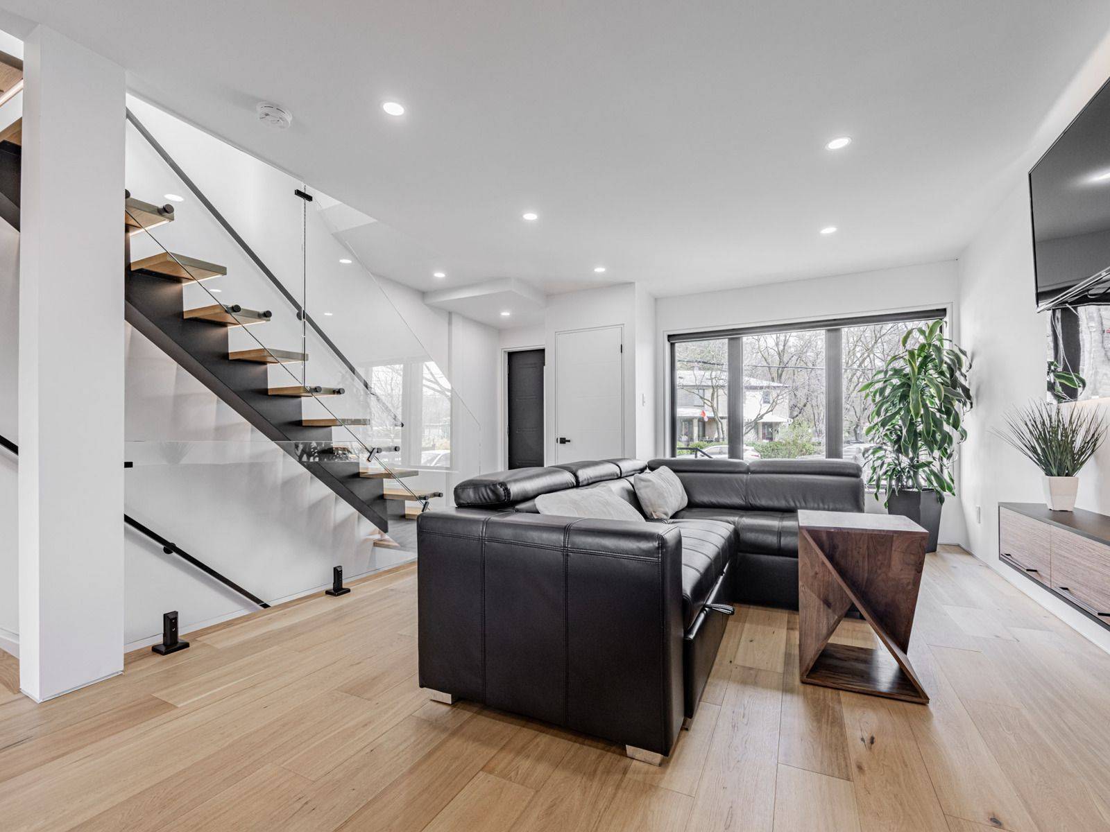 Toronto W02, ON M6S 2R2,10 Juliana CT