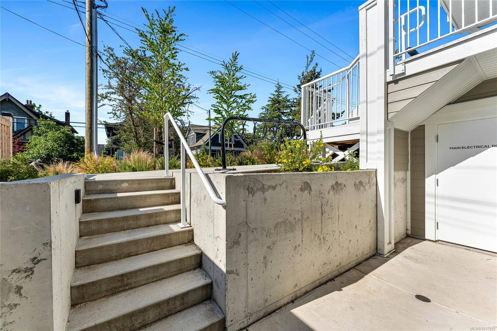 Victoria, BC V8V 3E1,1224 Richardson St #102 A