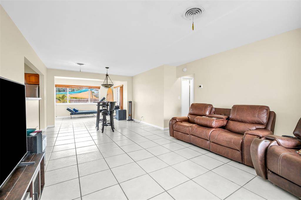 Hollywood, FL 33021,4307 Tyler St