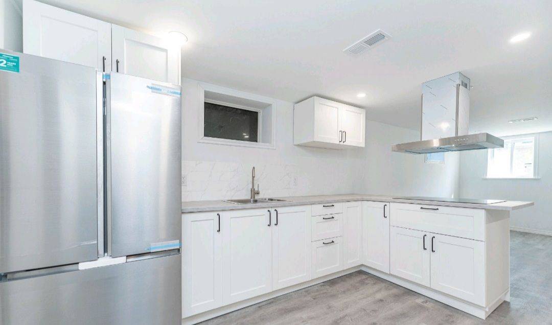 Niagara Falls, ON L2J 1Z4,6549 Riall ST #Lower