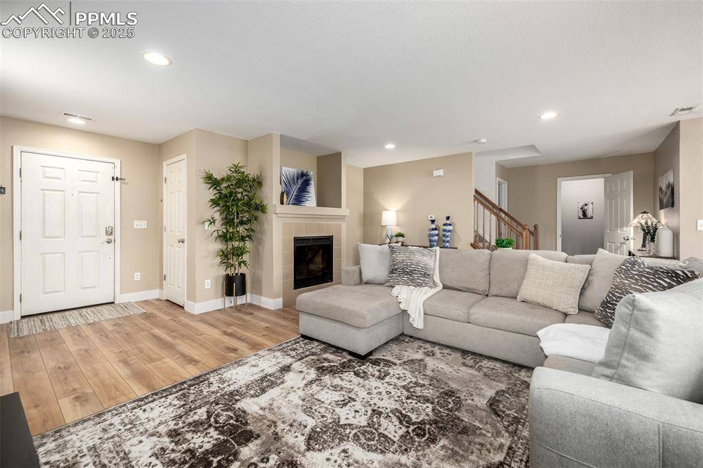 8136 S Memphis WAY, Englewood, CO 80112