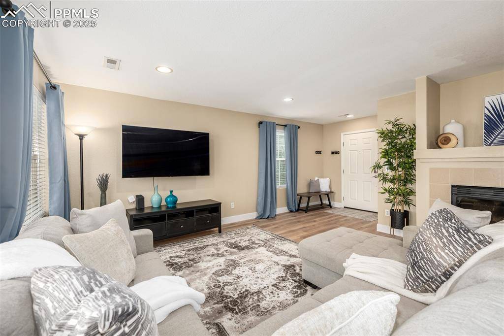 8136 S Memphis WAY, Englewood, CO 80112