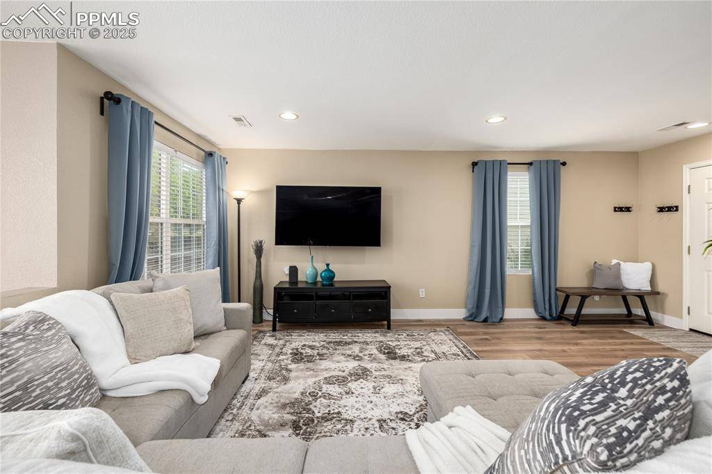 8136 S Memphis WAY, Englewood, CO 80112