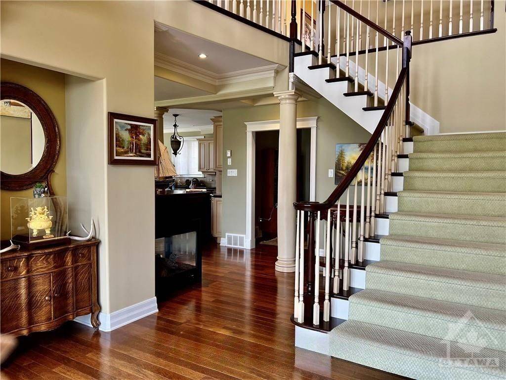 Mooneys Bay - Carleton Heights And Area, ON K2C 4H3,546 Kochar DR