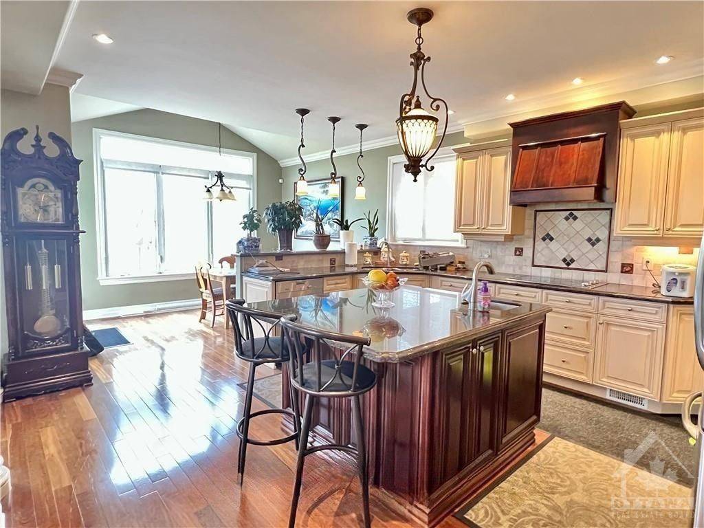 Mooneys Bay - Carleton Heights And Area, ON K2C 4H3,546 Kochar DR