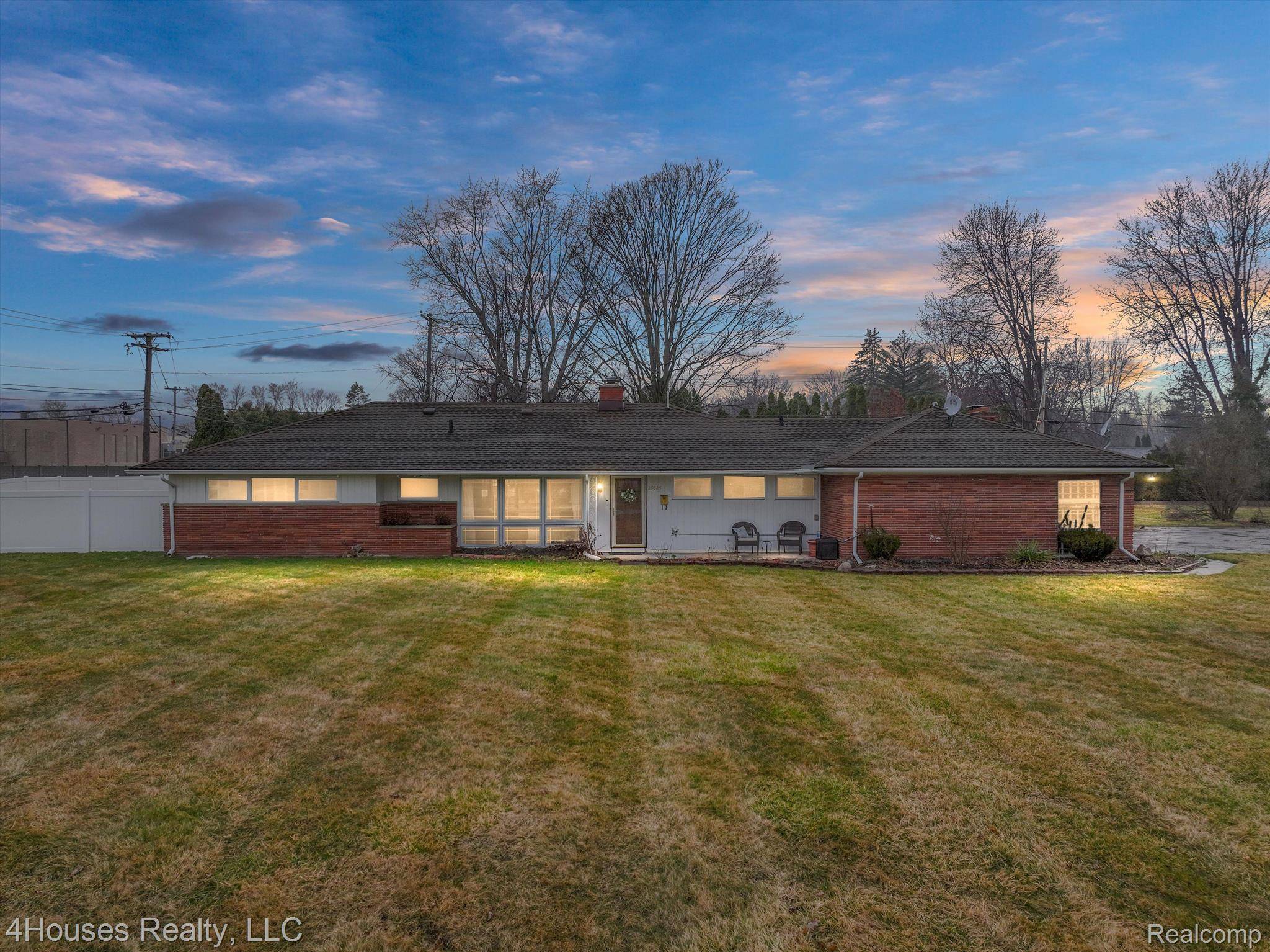 Southfield, MI 48076,29325 BERMUDA LN