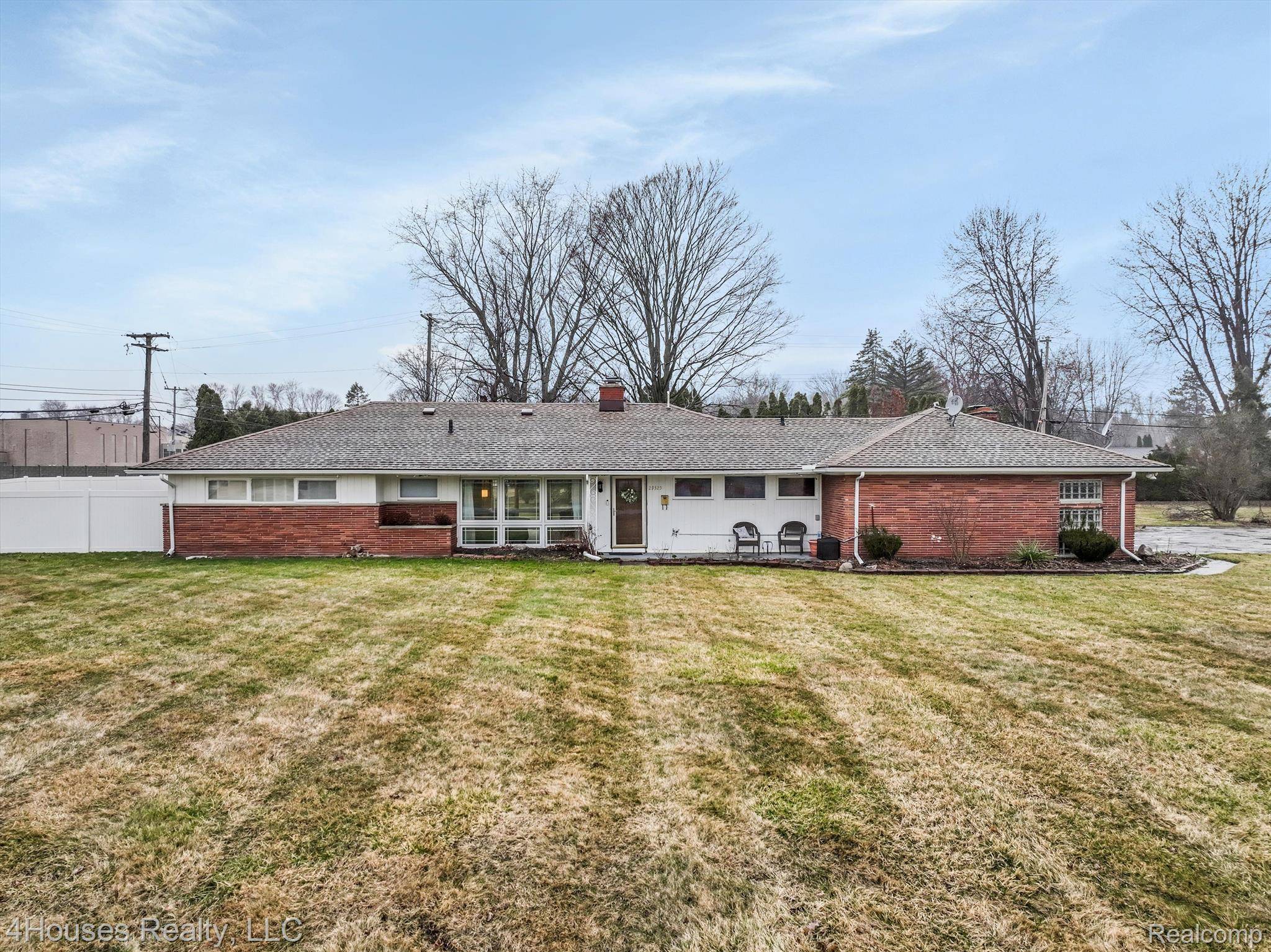 Southfield, MI 48076,29325 BERMUDA LN