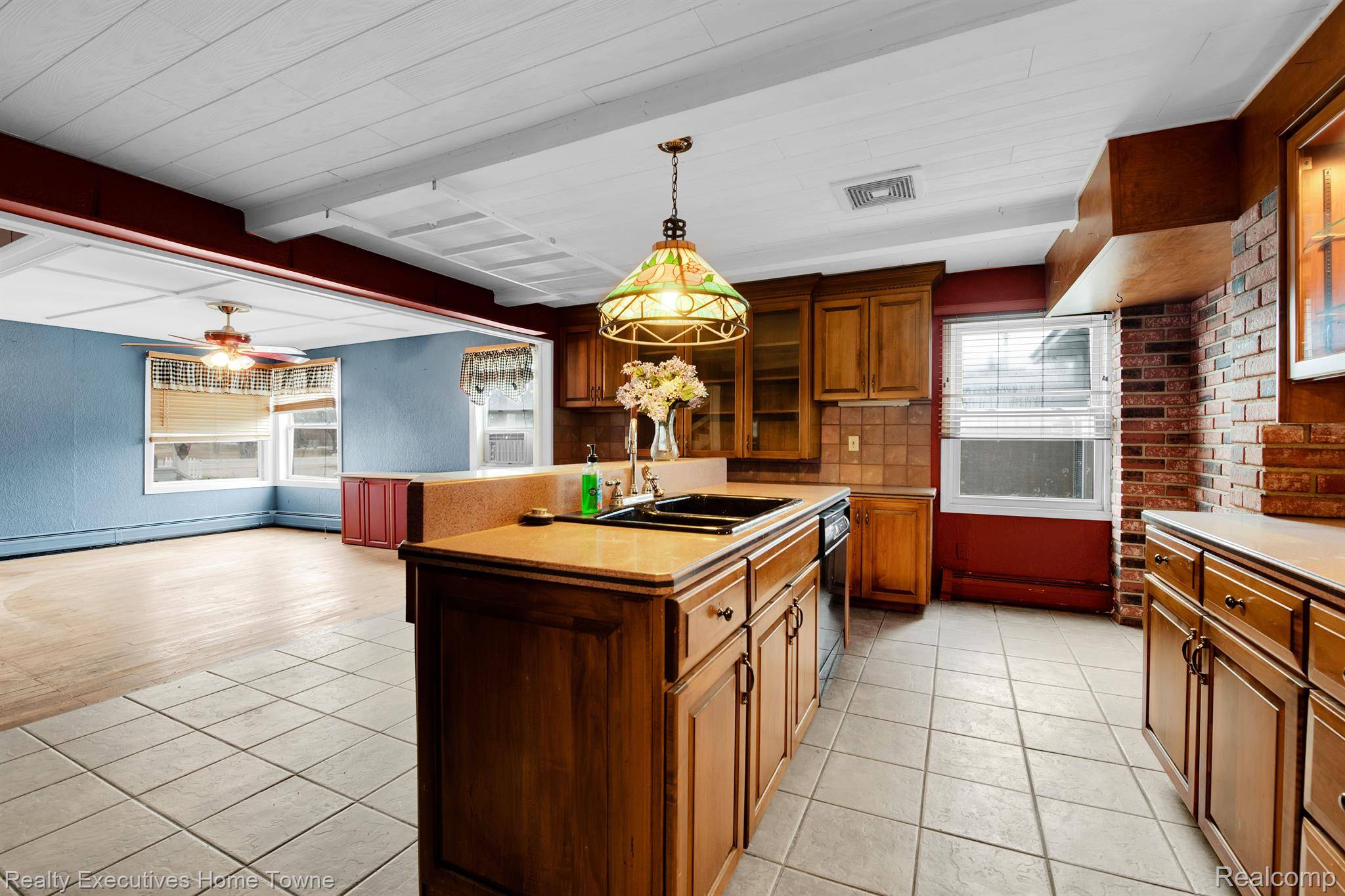 Fort Gratiot, MI 48059,5521 LAKESHORE RD