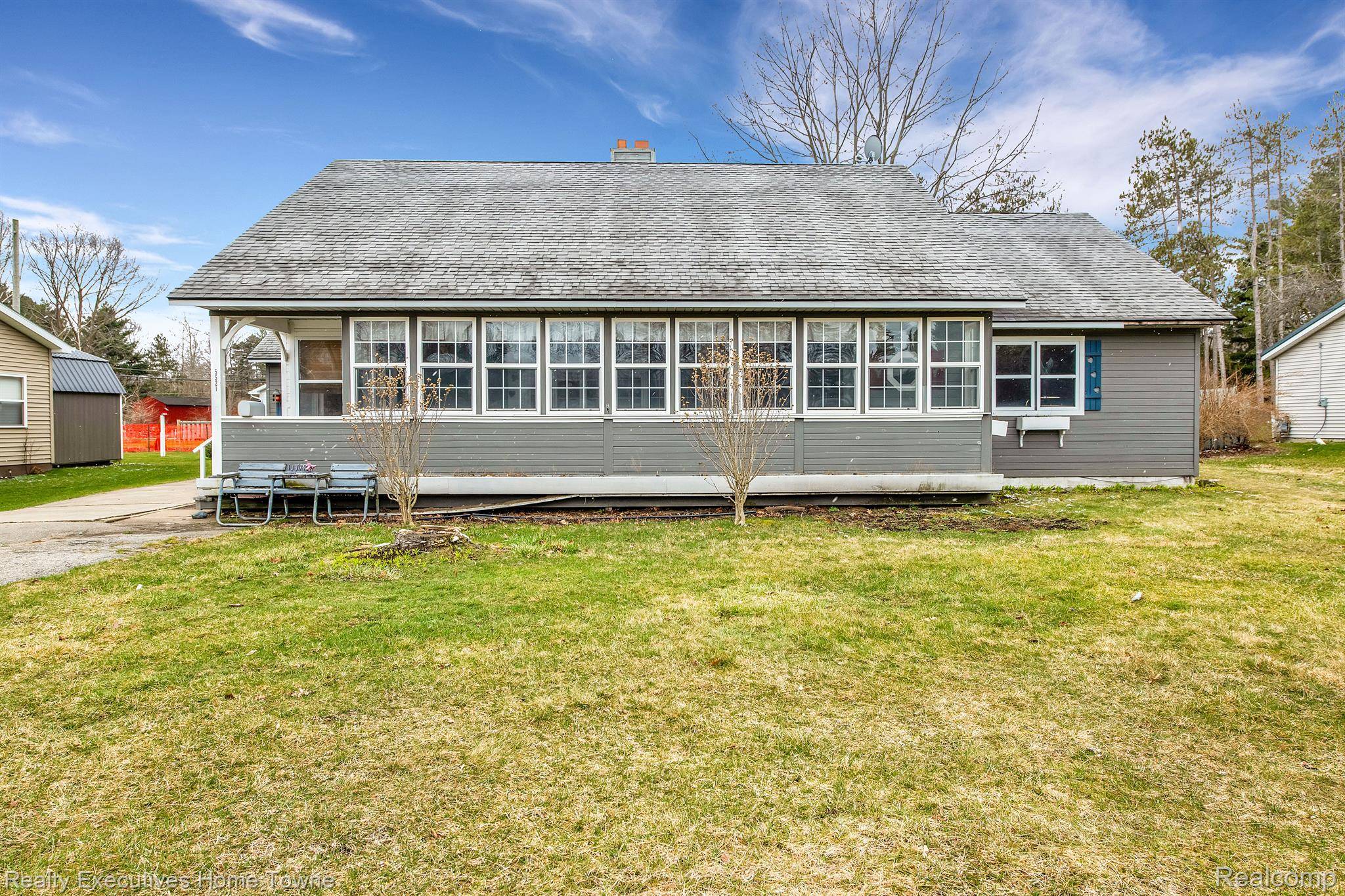 Fort Gratiot, MI 48059,5521 LAKESHORE RD